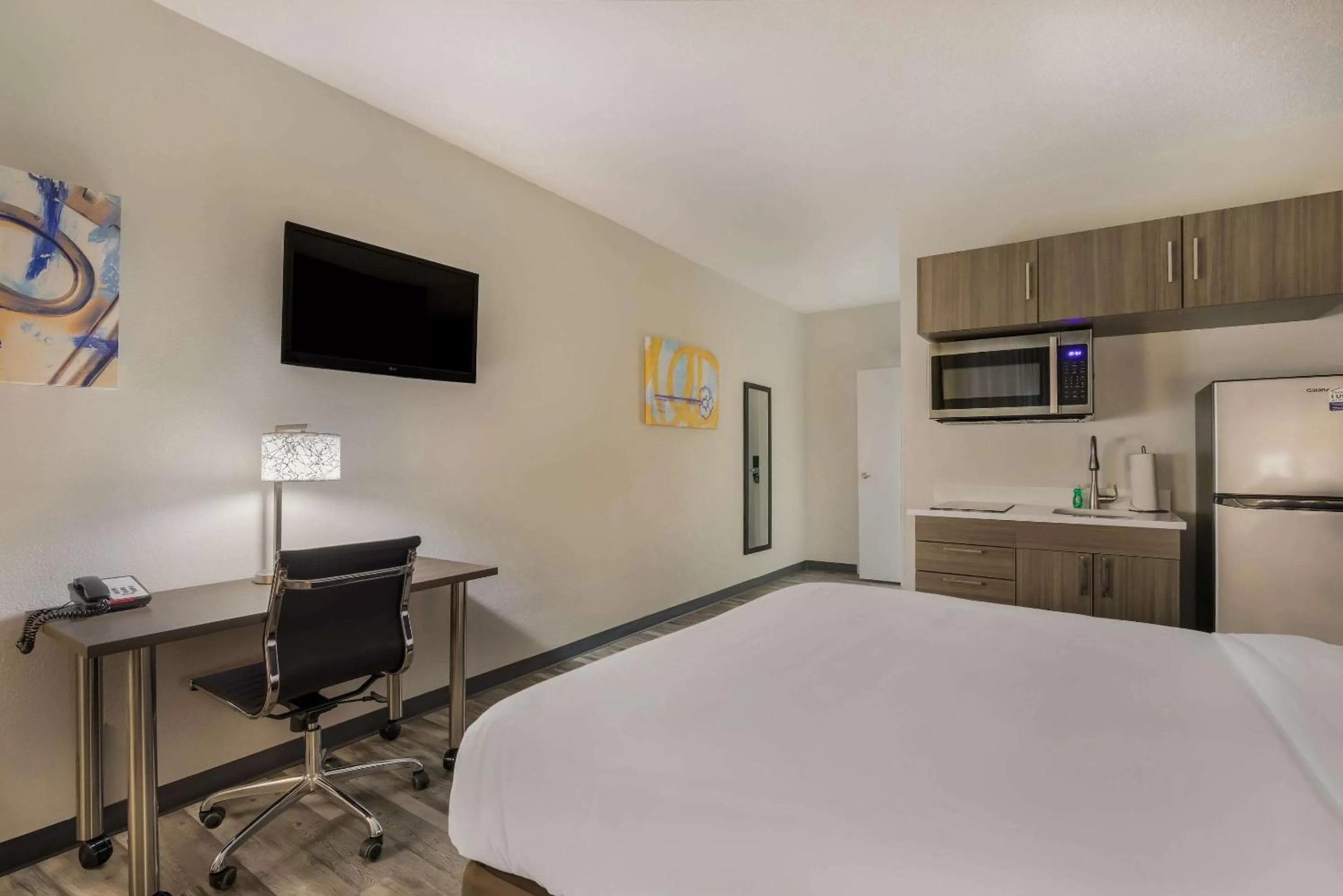 Bedroom, Bed in MainStay Suites Joliet I-80
