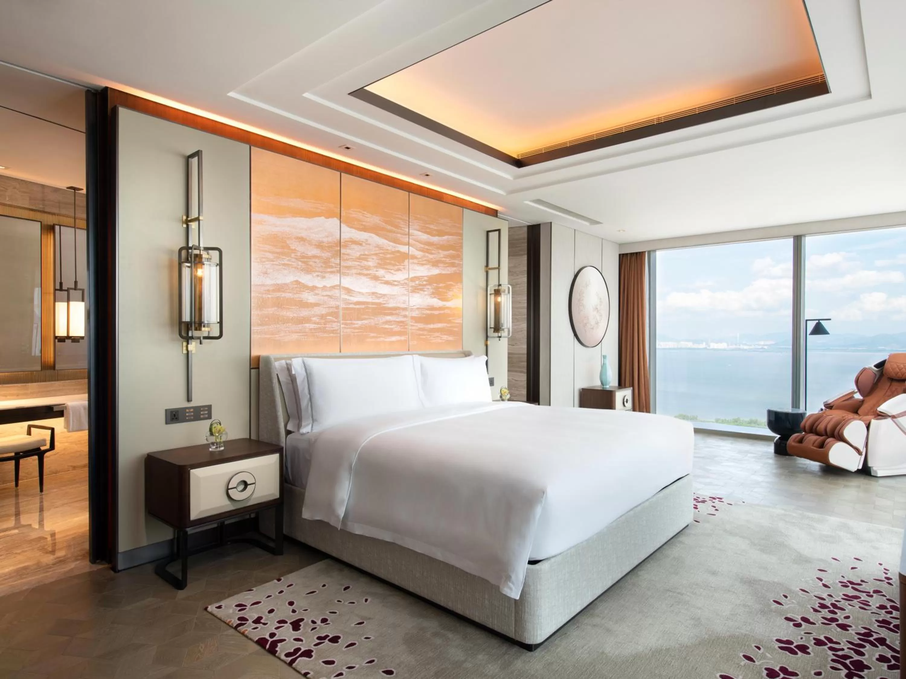 Photo of the whole room, Bed in Raffles Shenzhen