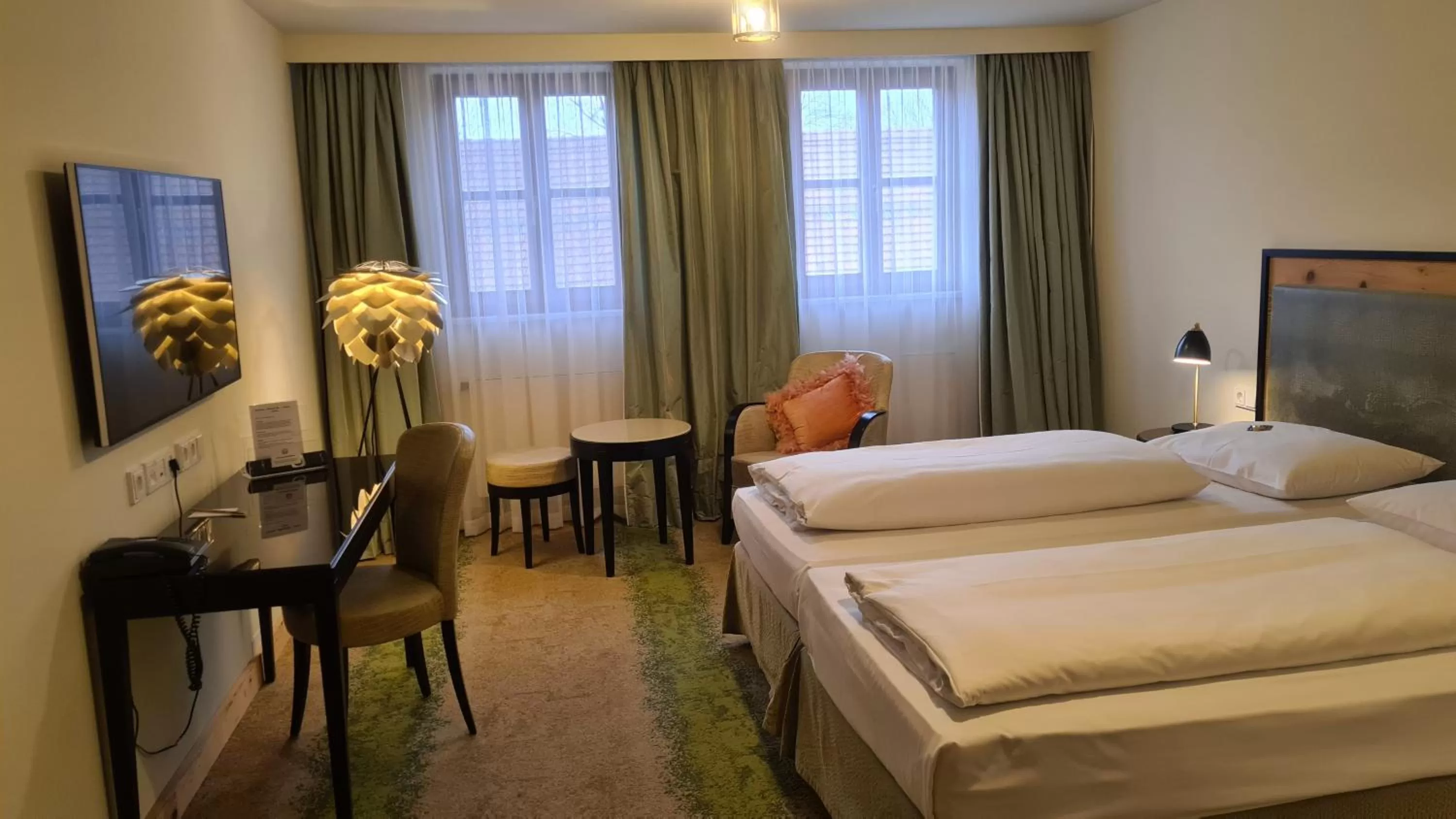 Photo of the whole room, Bed in Hotel Lechnerhof Unterföhring