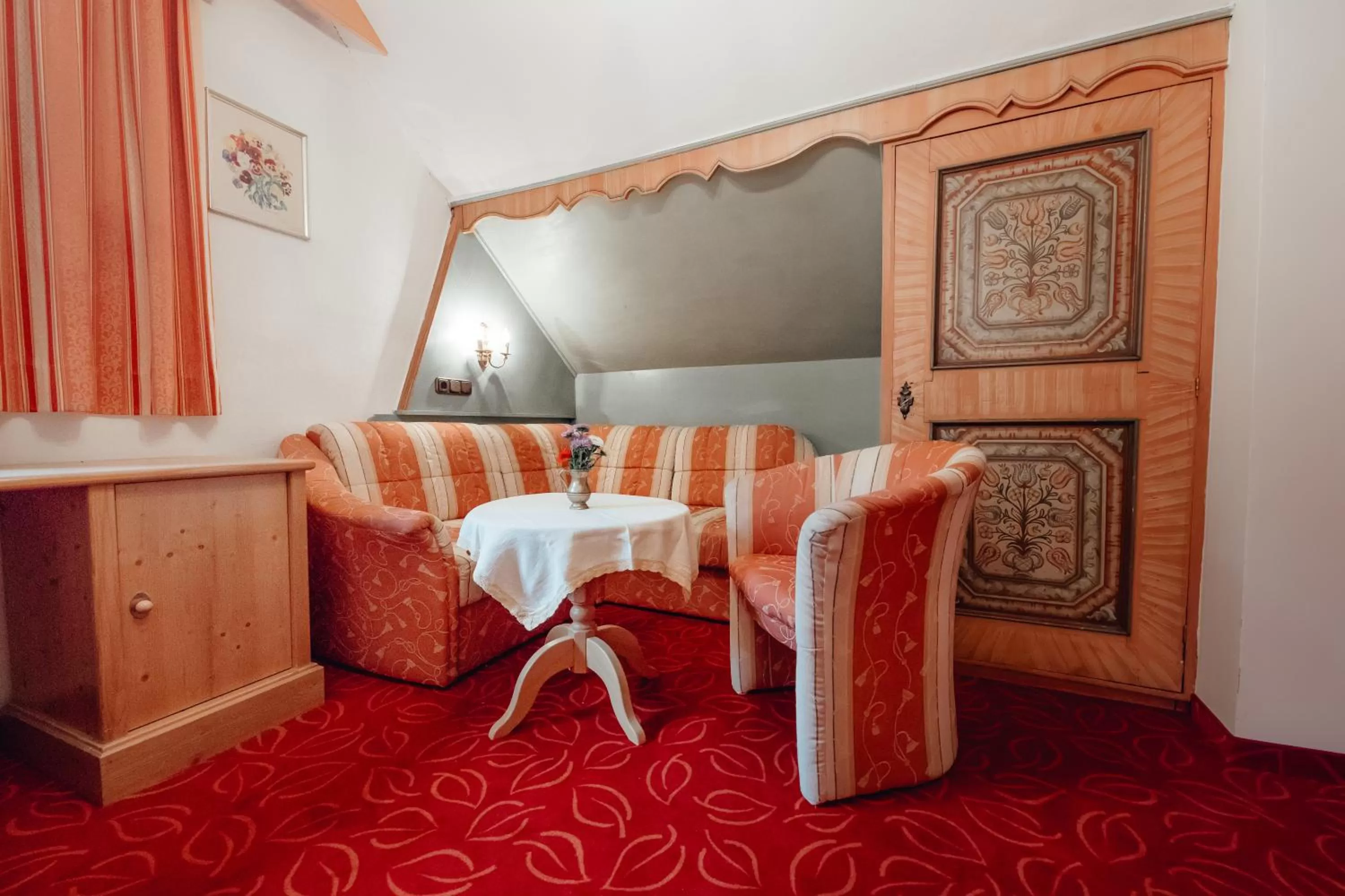 Living room, Bed in Dandler - Zimmer und Ferienwohnungen