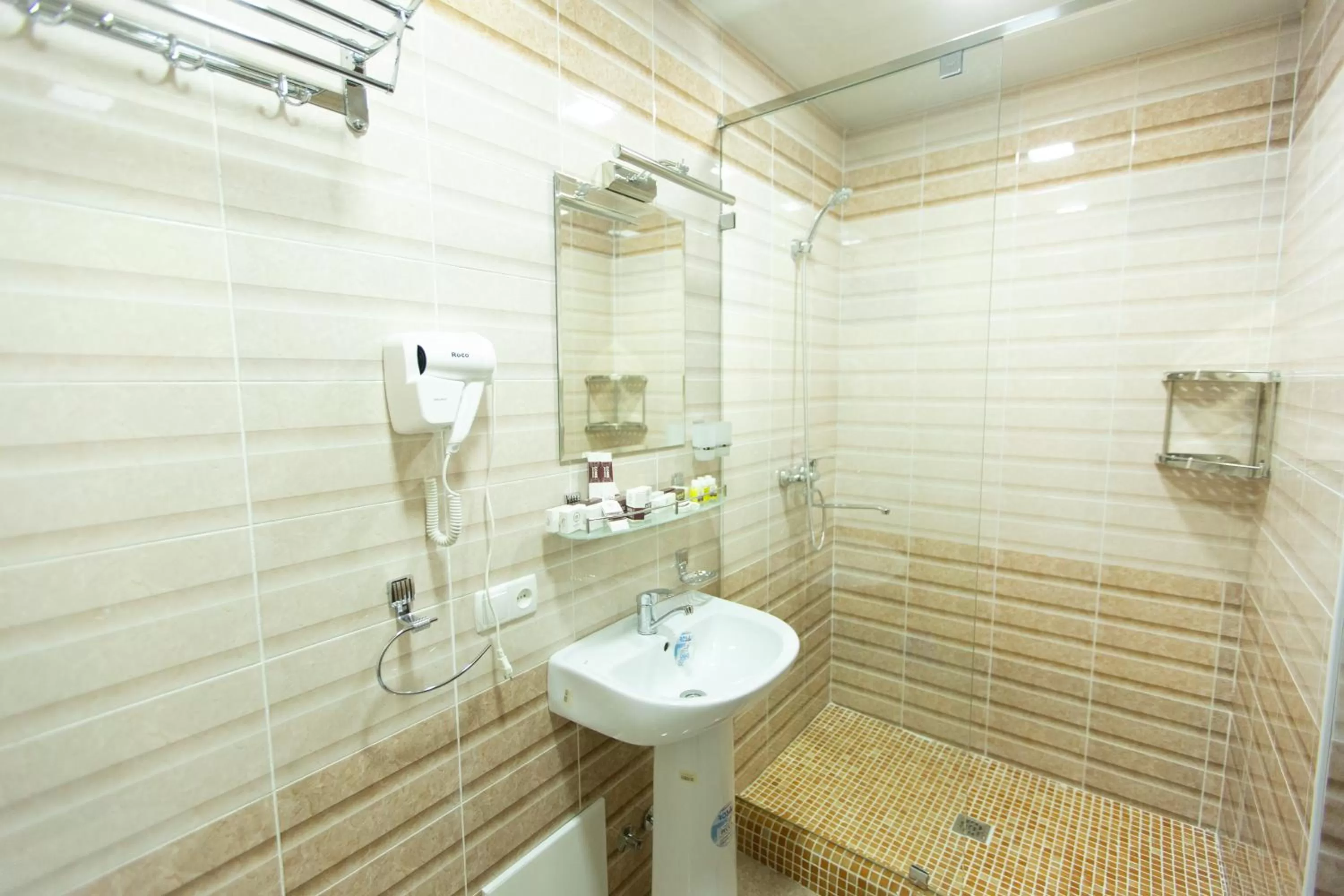 Shower in Mirzo Boutique Hotel
