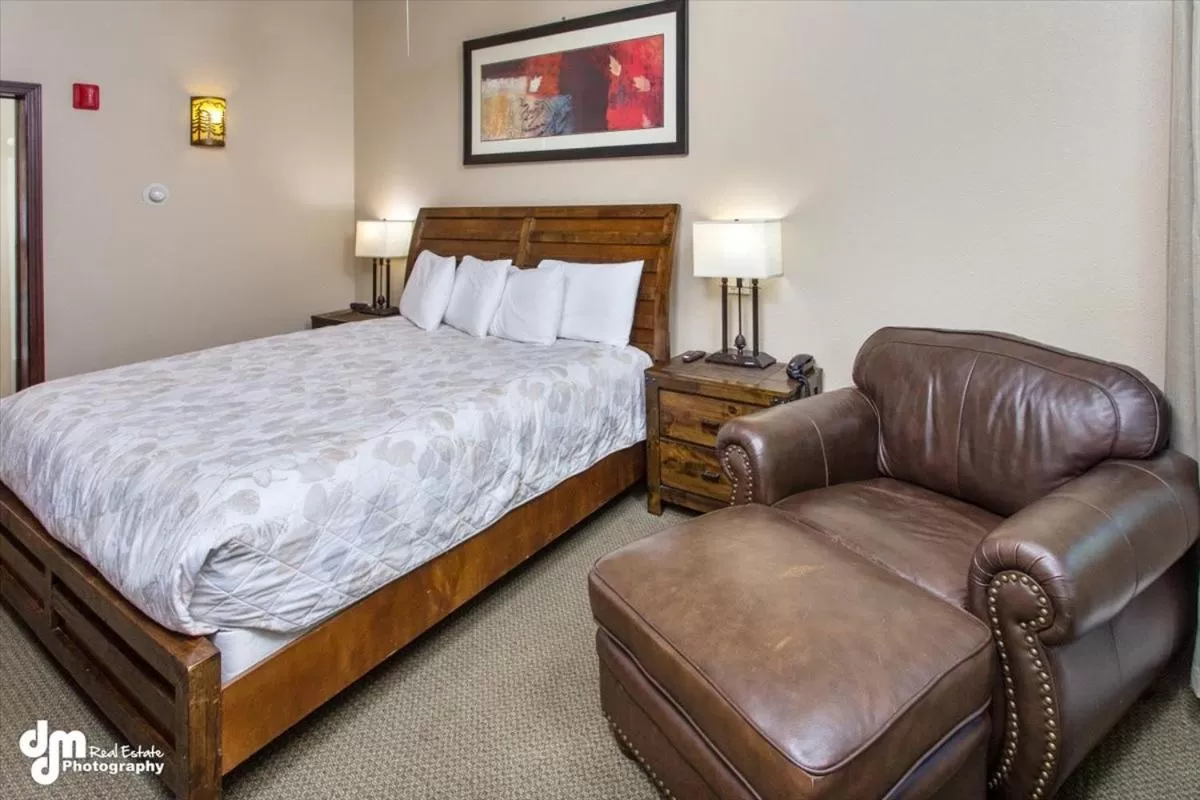 Bed in Kenai Airport Hotel