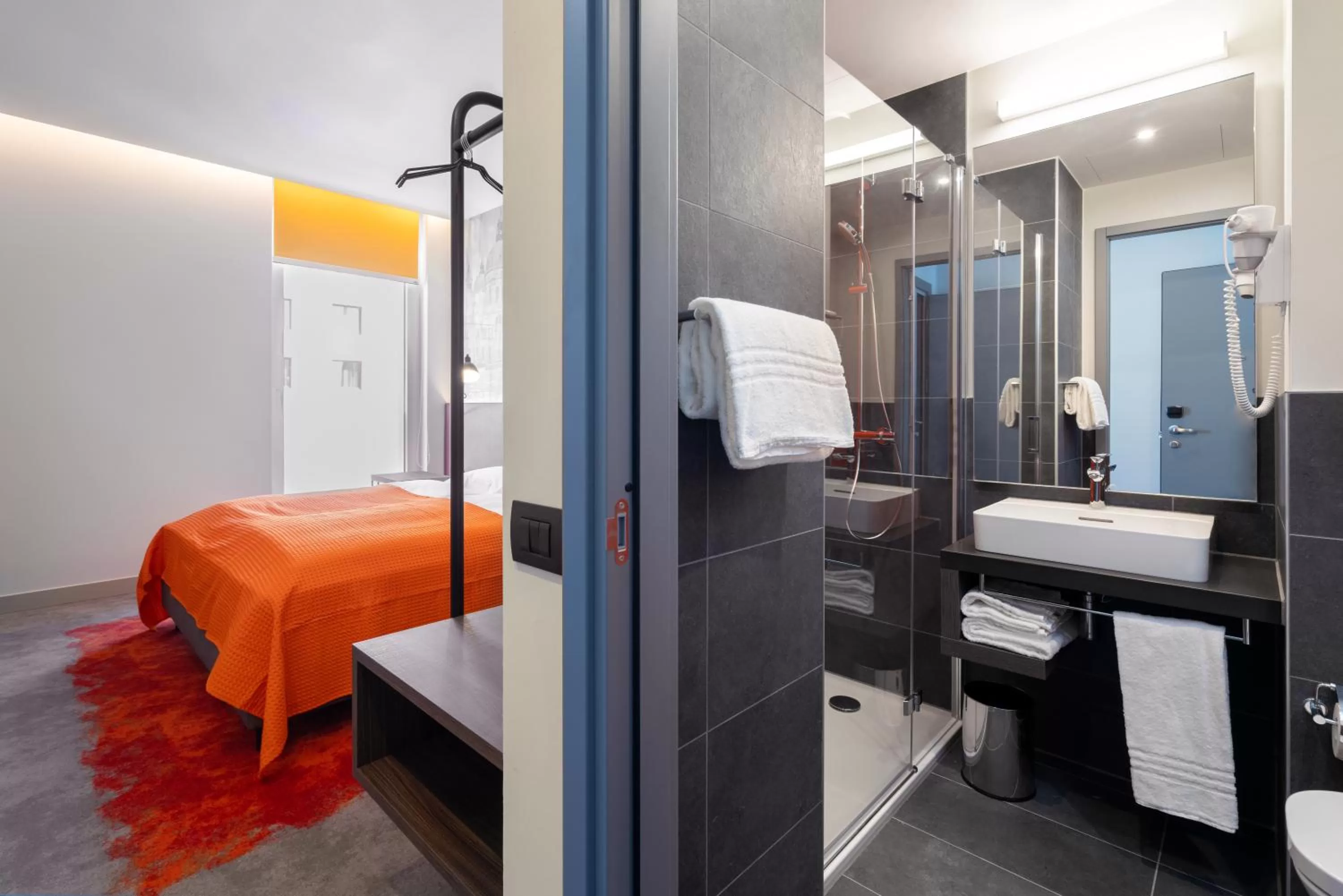 Bathroom, Bed in Campanile Vienna South