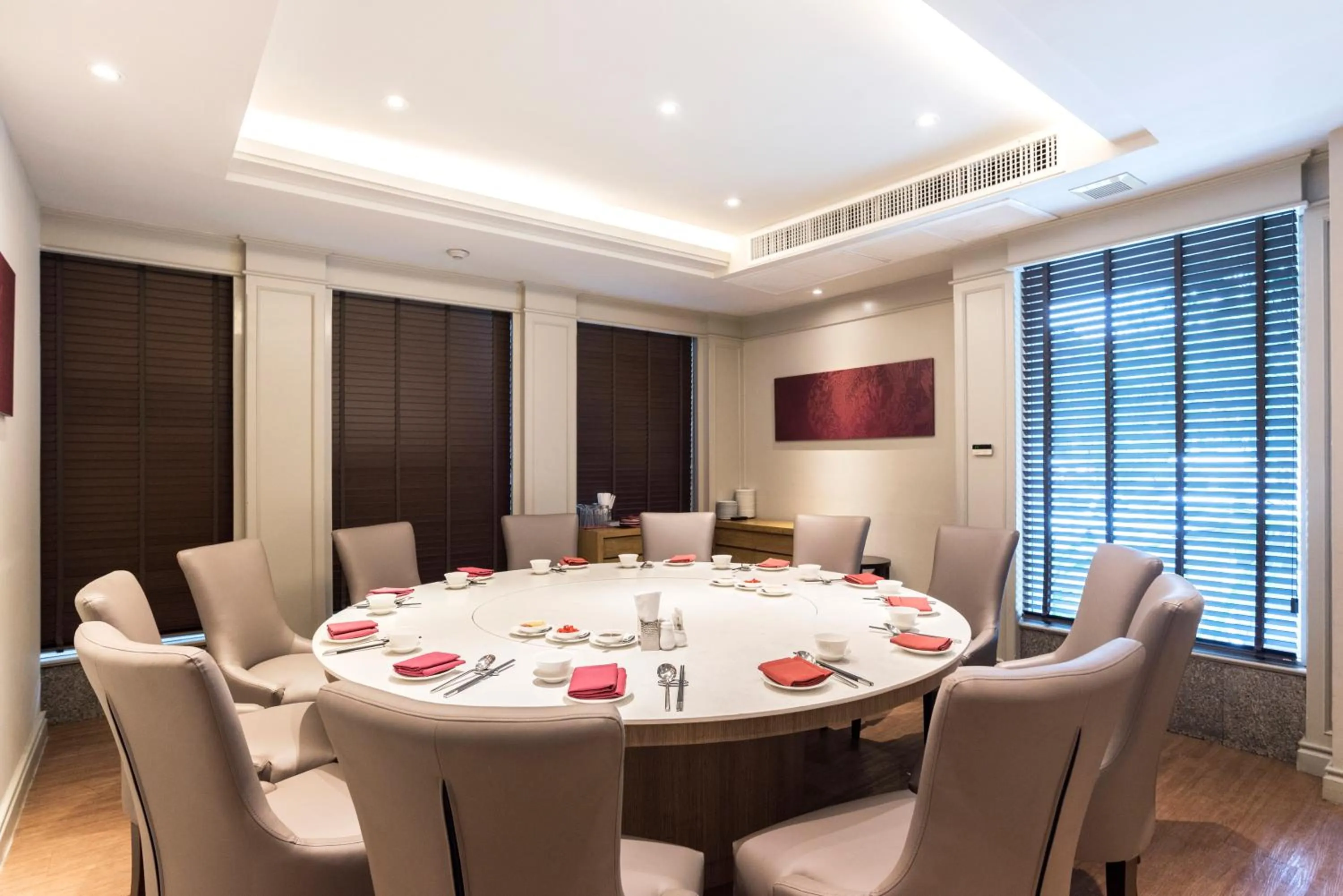 Restaurant/places to eat in SC Park Hotel