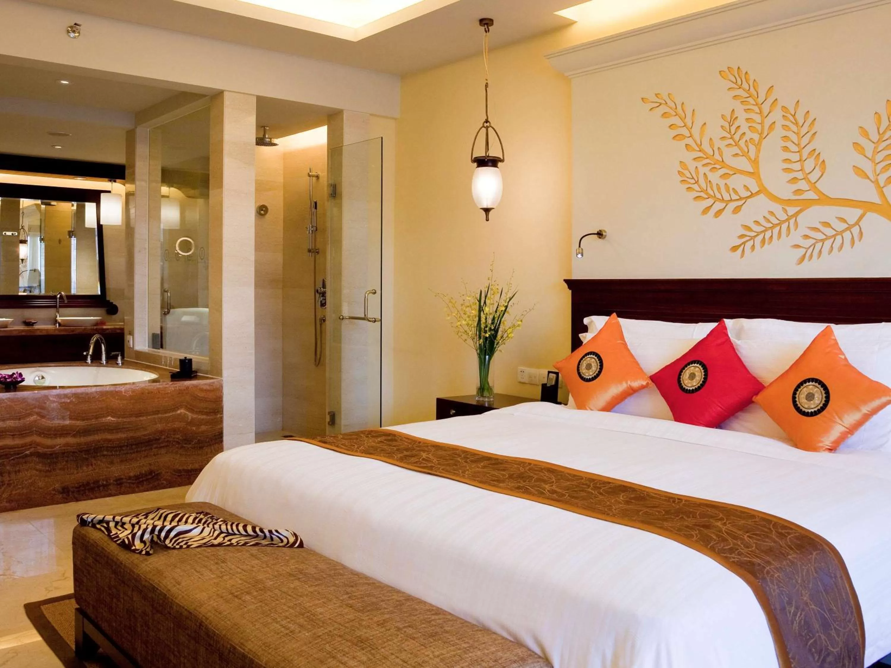 Photo of the whole room, Bed in Pullman Sanya Yalong Bay Villas & Resort