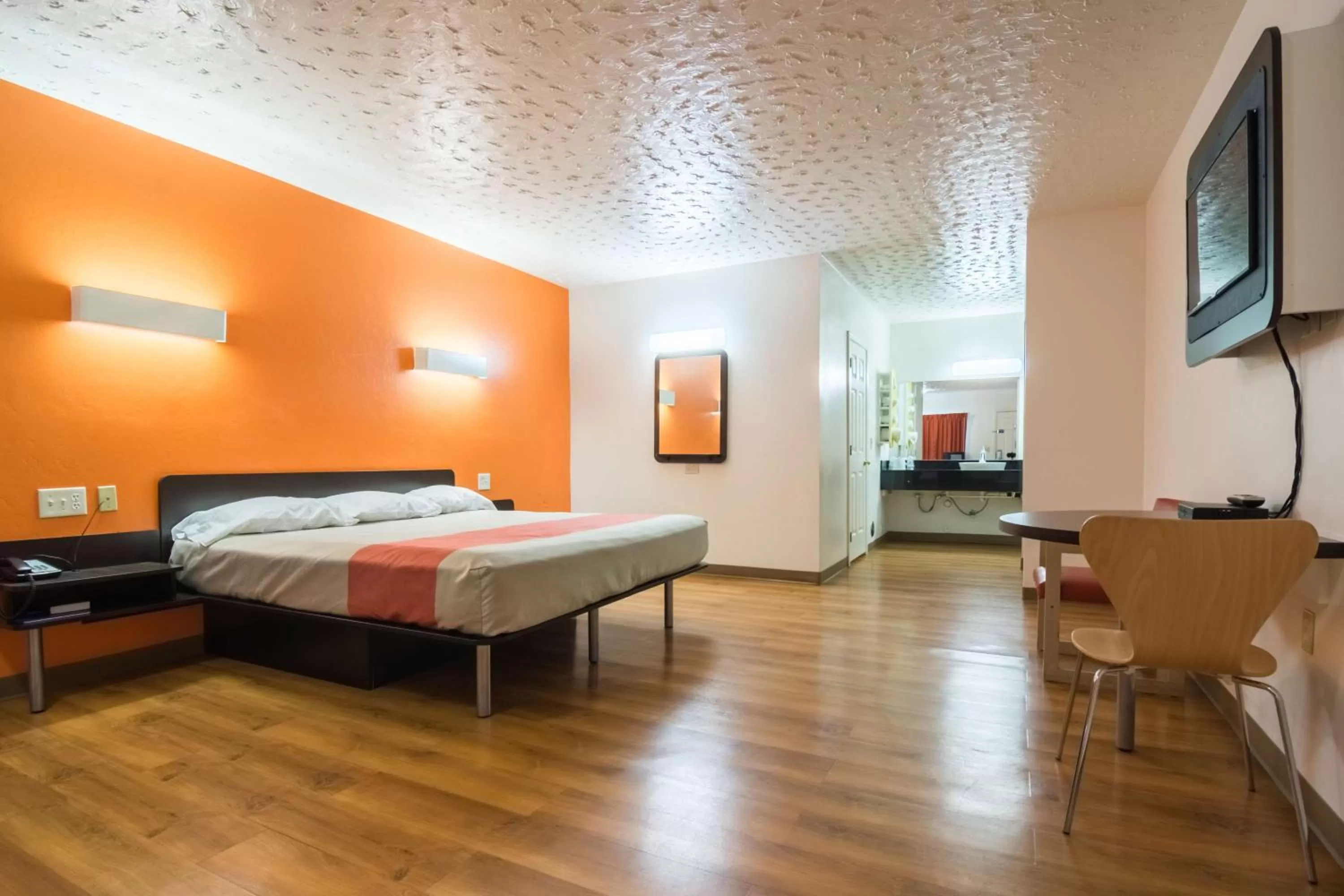 TV and multimedia, Bed in Motel 6-Globe, AZ