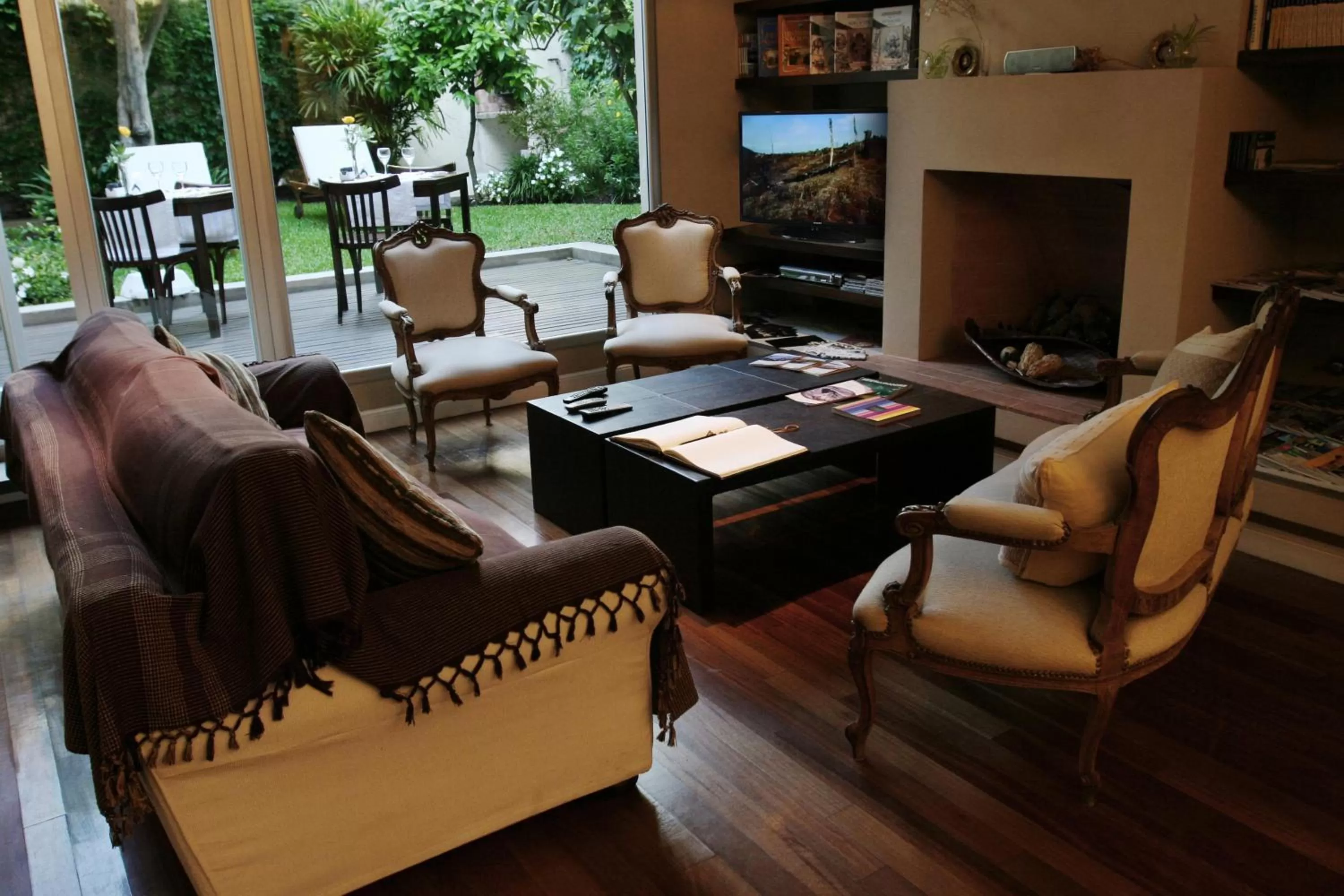 Communal lounge/ TV room in 248 Finisterra