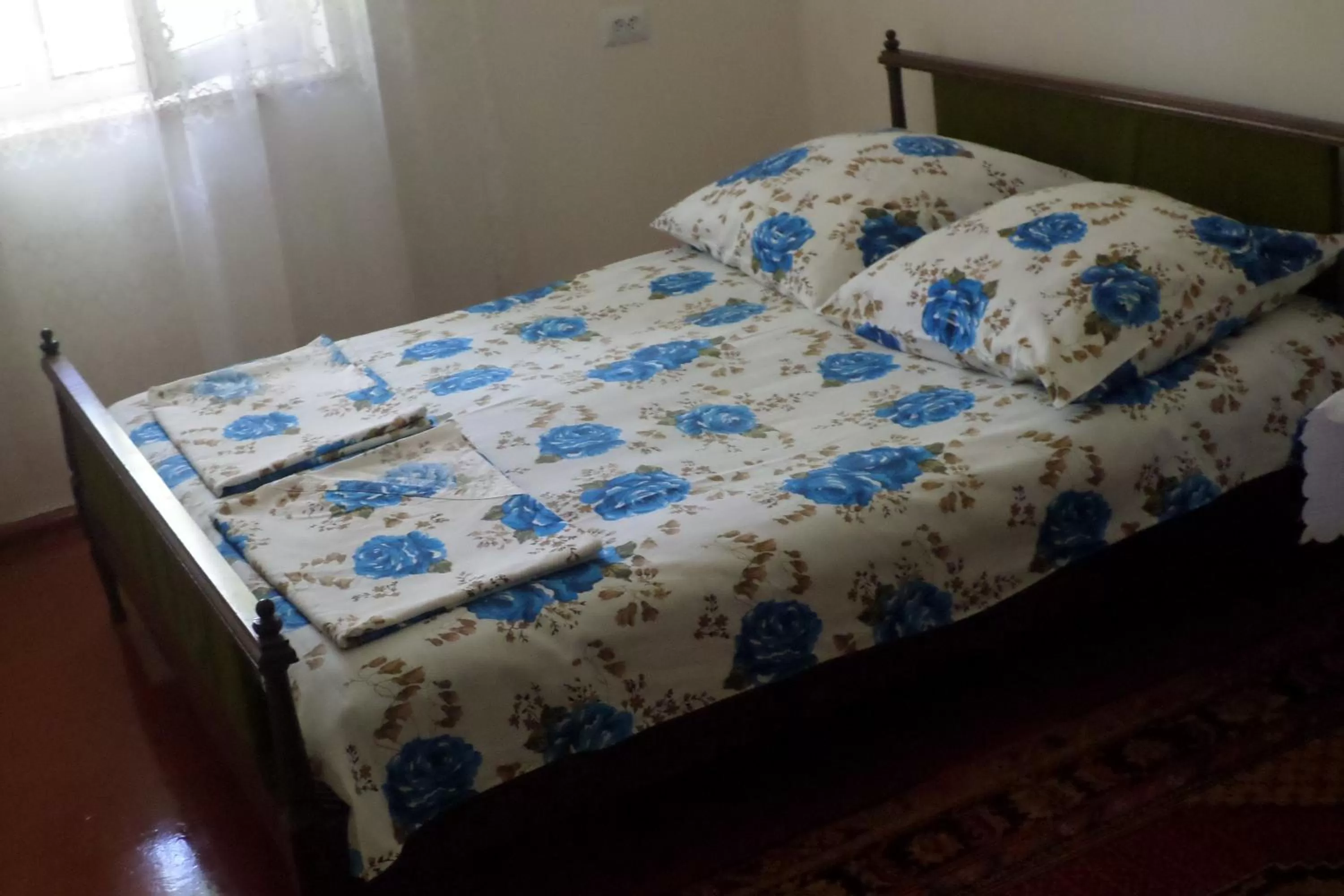 Photo of the whole room, Bed in Spandaryan House