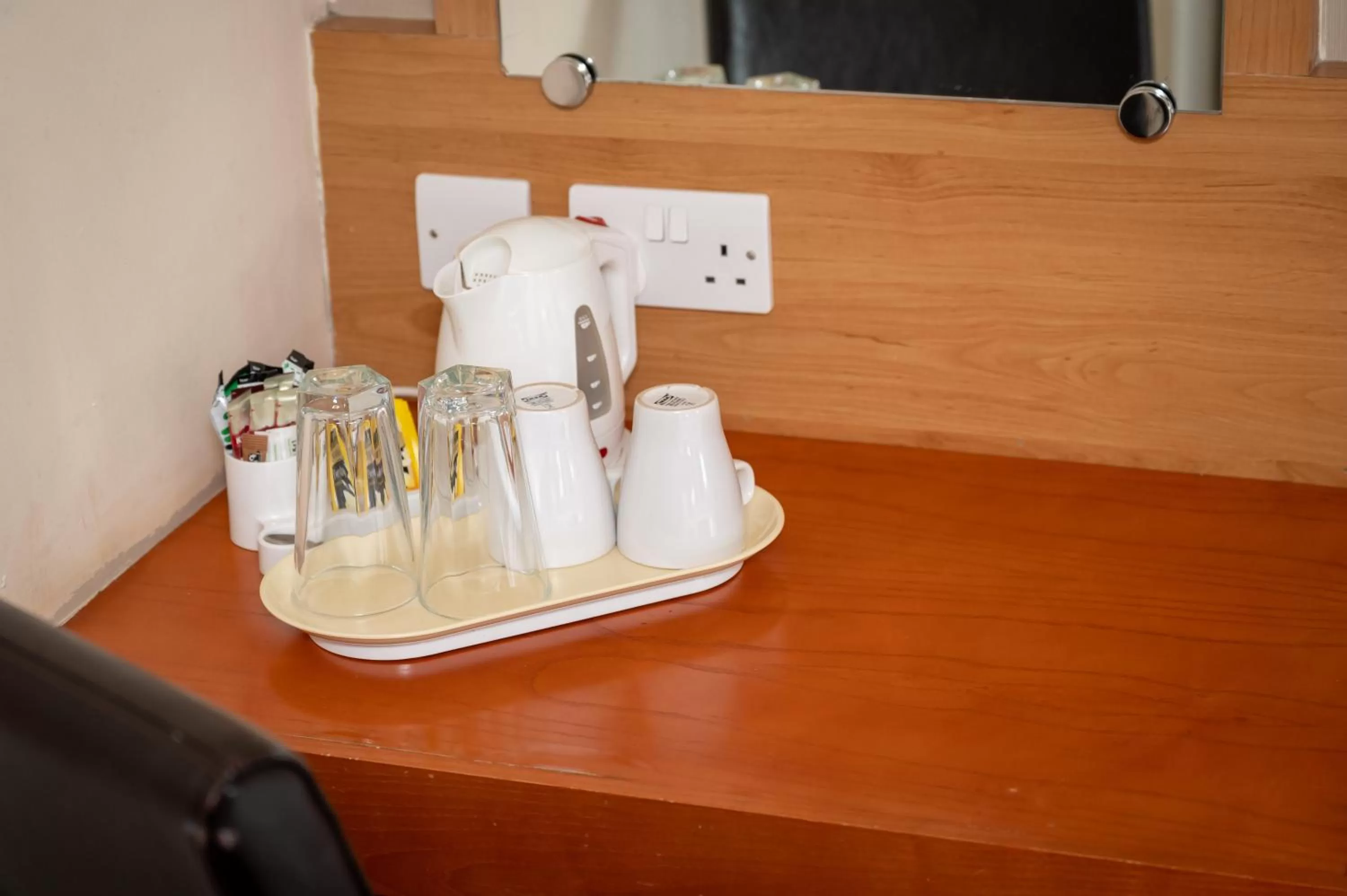 Coffee/tea facilities in The Titan By Greene King Inns