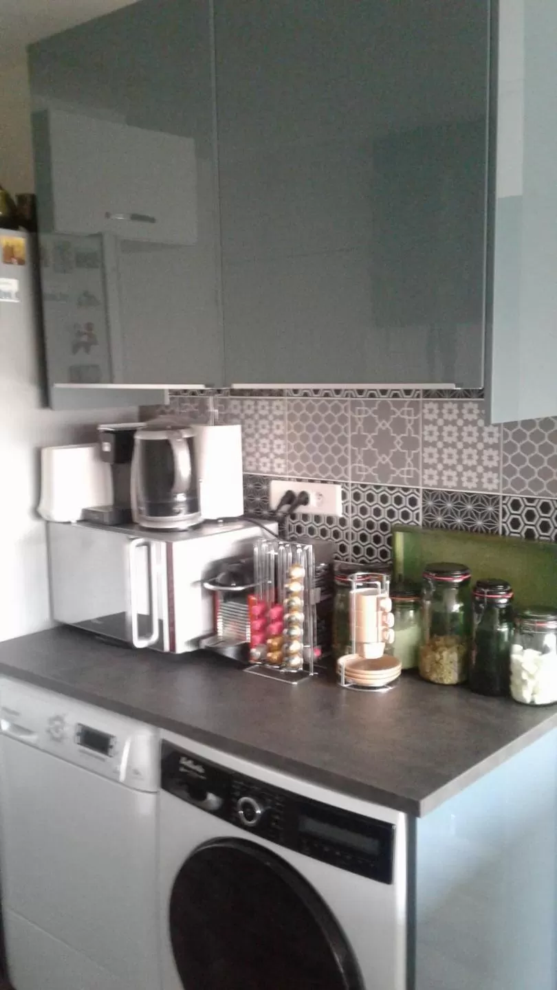 Communal kitchen in 1 Chambre, 1 P'tit dèj', 1 Sourire