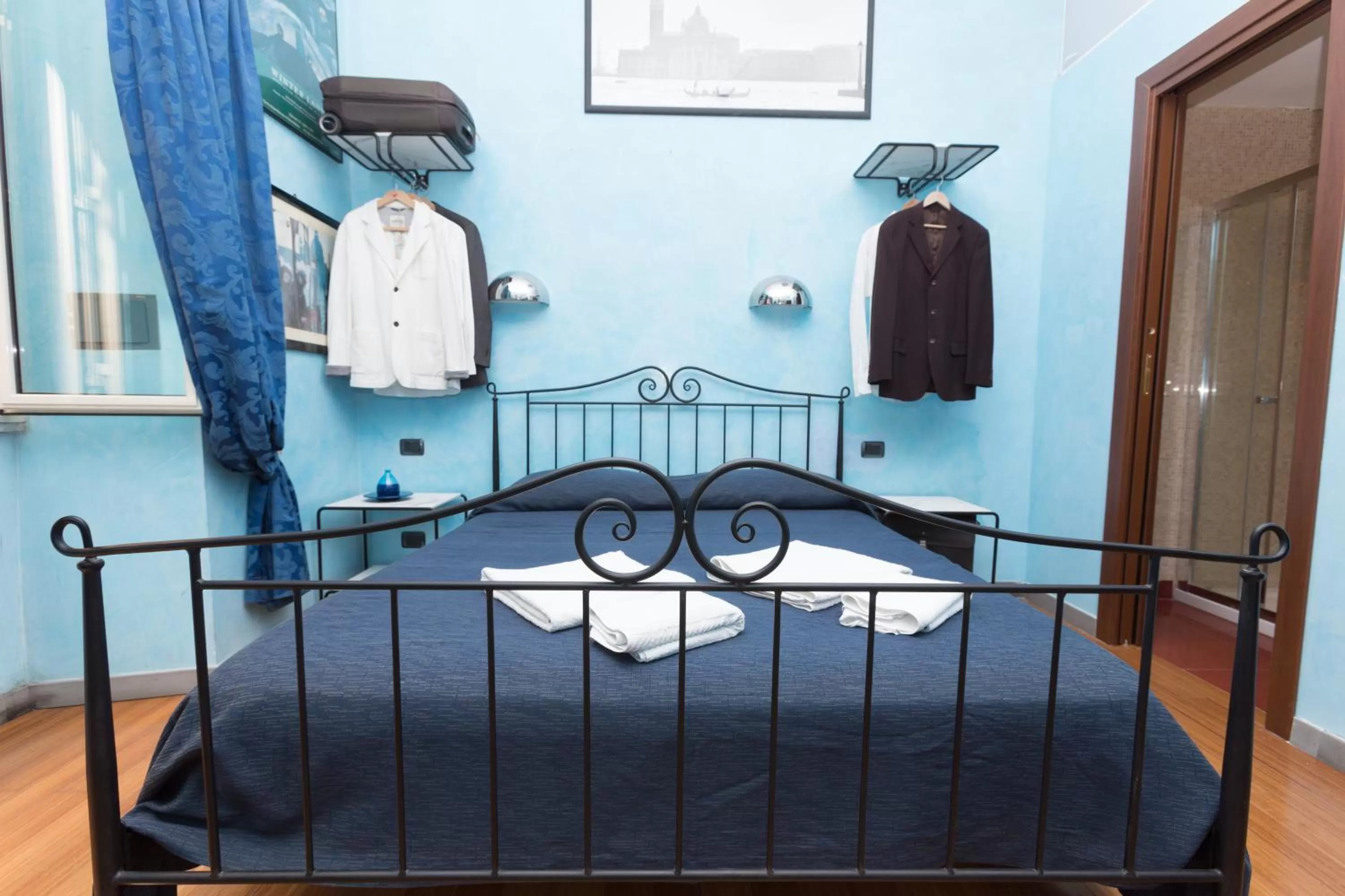 Photo of the whole room, Bed in DomusAmor Colosseo