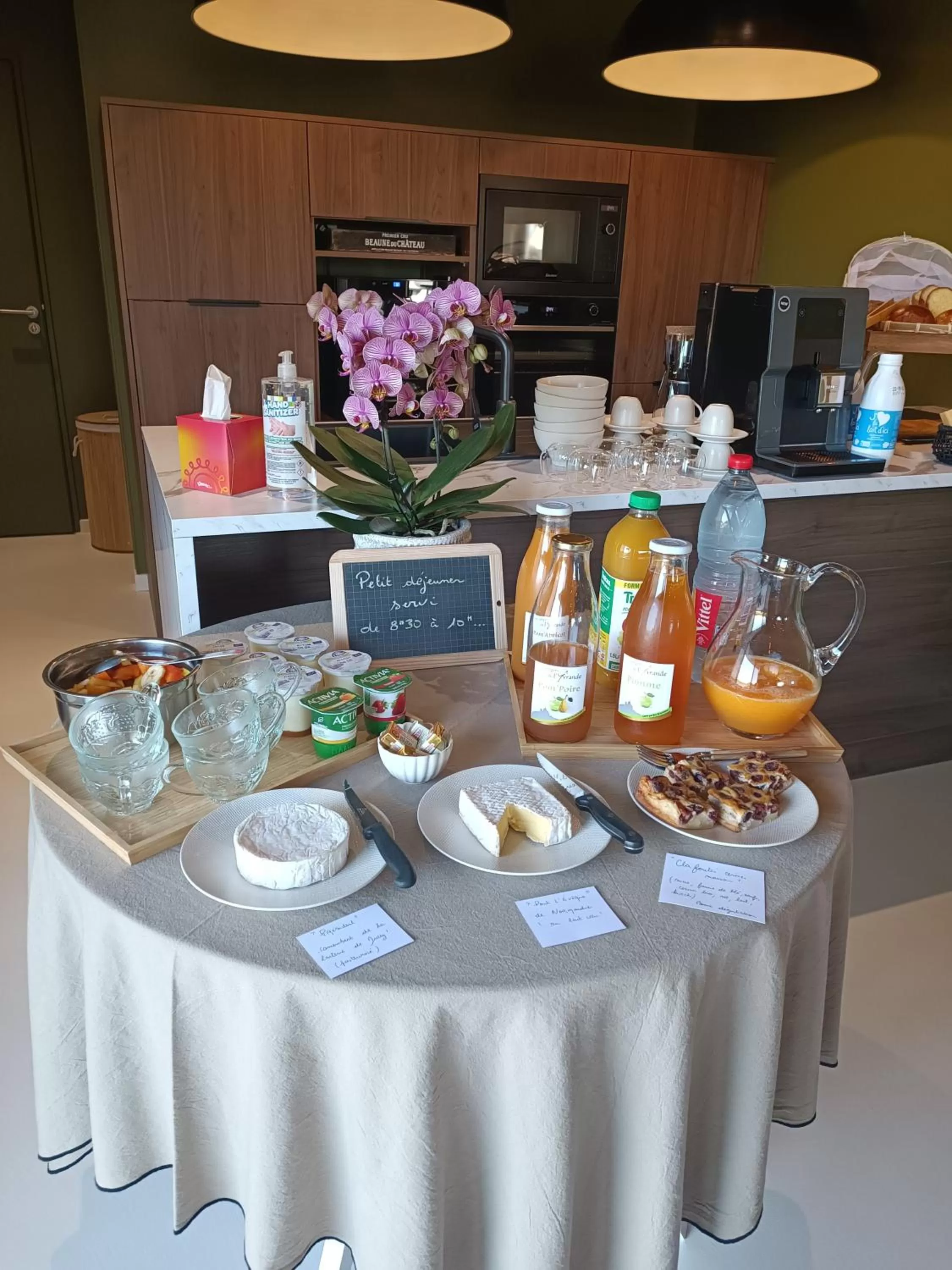 Buffet breakfast in Maison Bailly