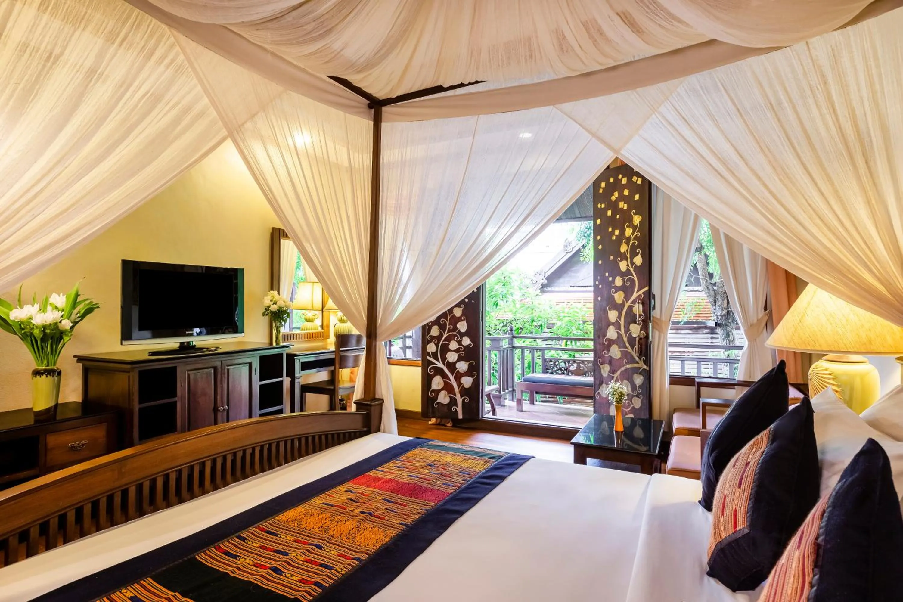 Living room, Bed in Amata Lanna Chiang Mai, One Member of the Secret Retreats