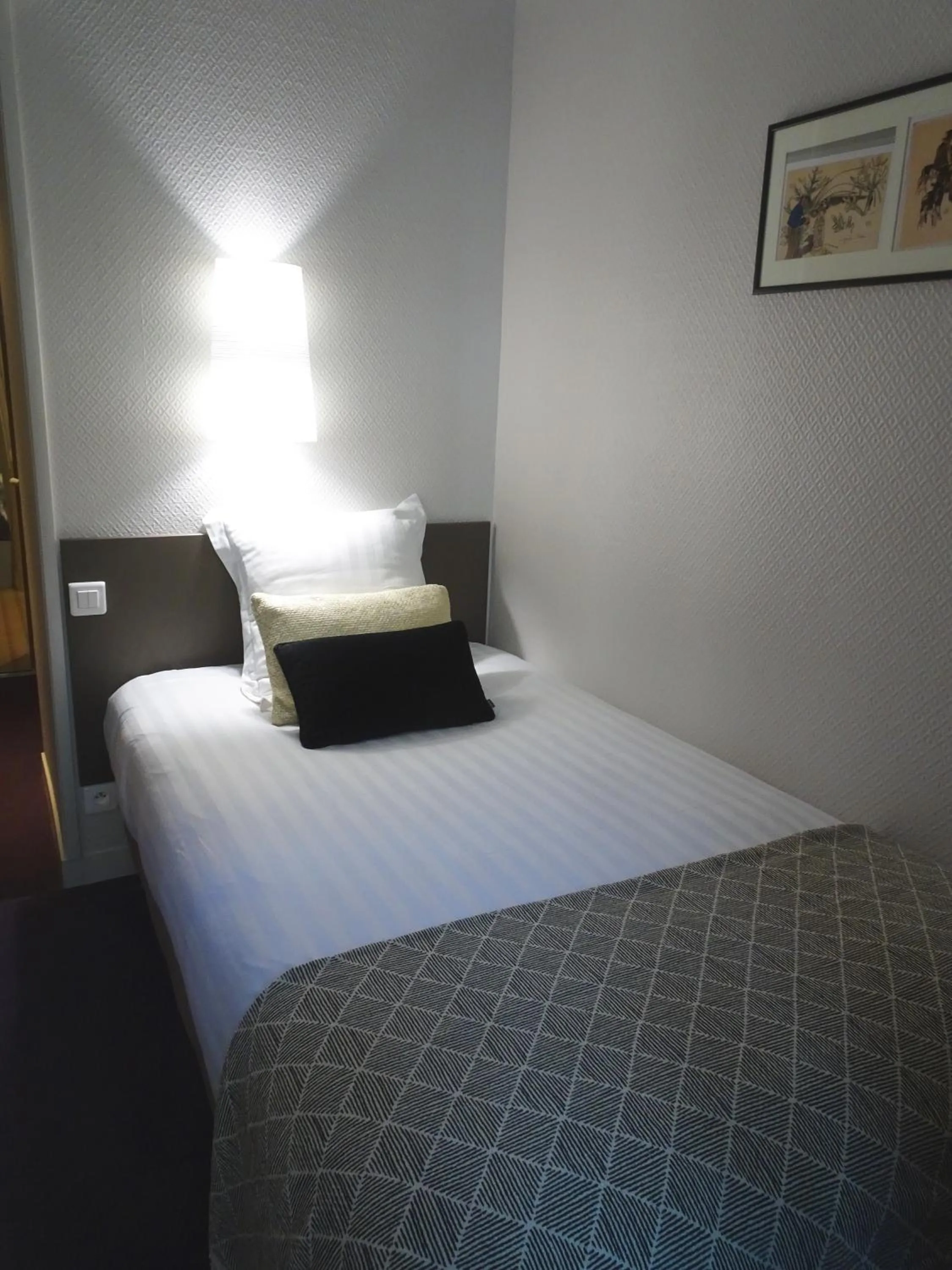 Bed in Hotel Le Sevigne - Sure Hotel Collection by Best Western