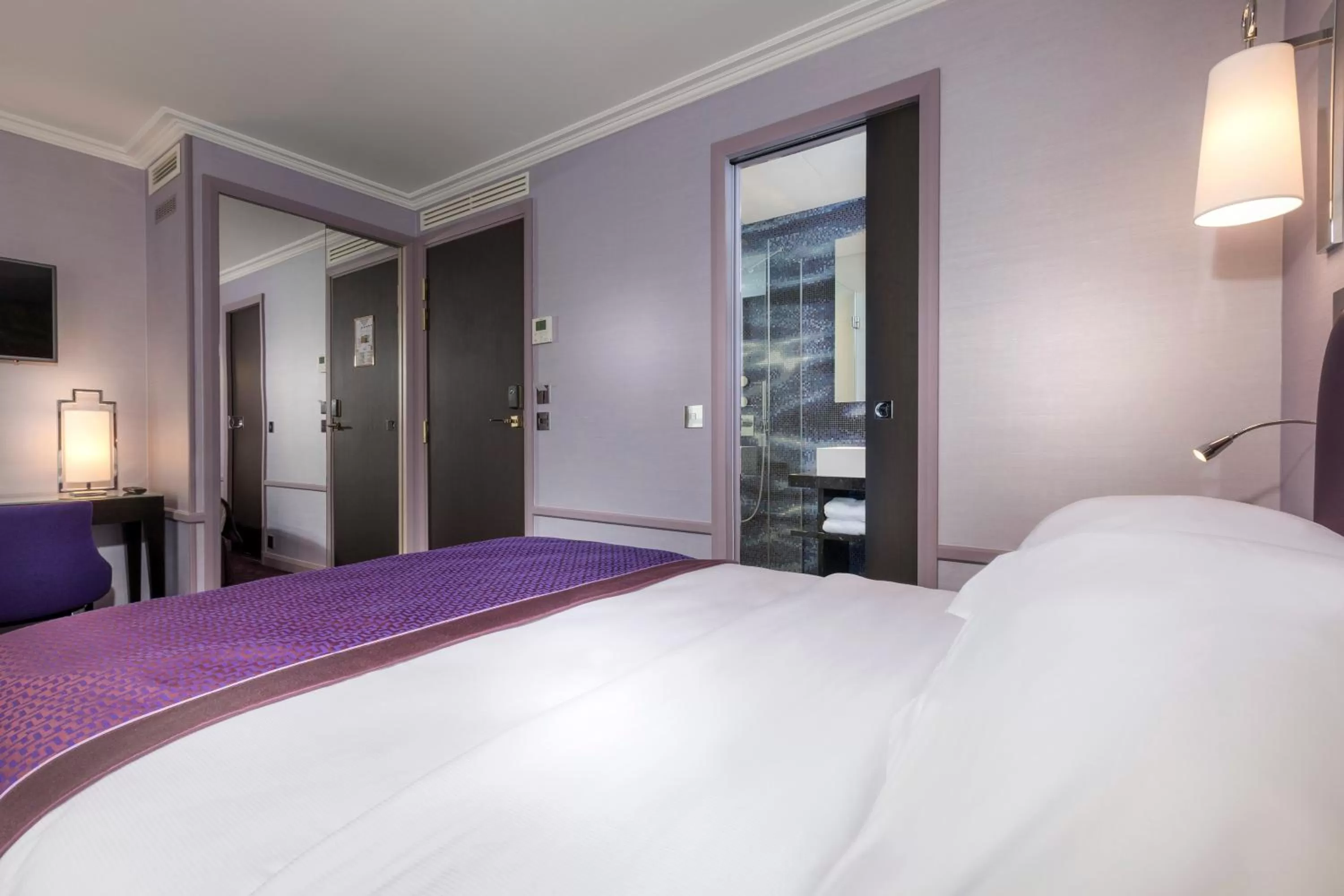 Bed in Vendôme Opera Hotel