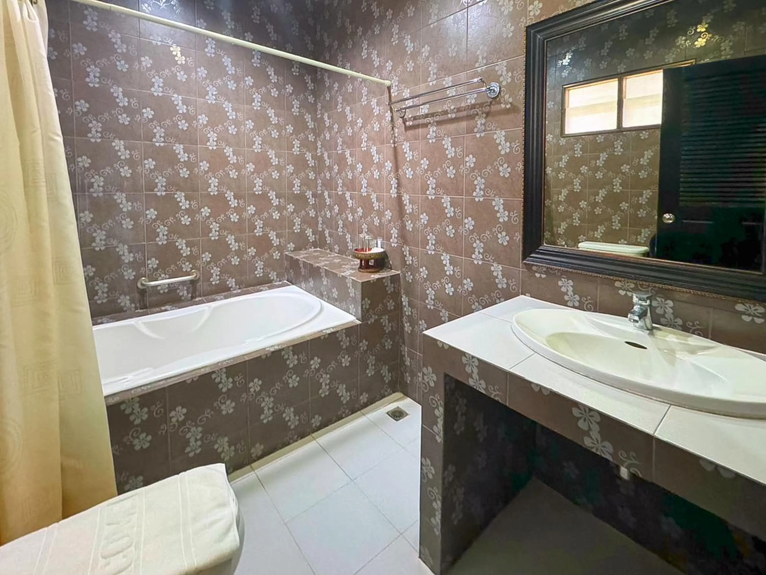 Shower in Silamanee Resort & Spa Hotel