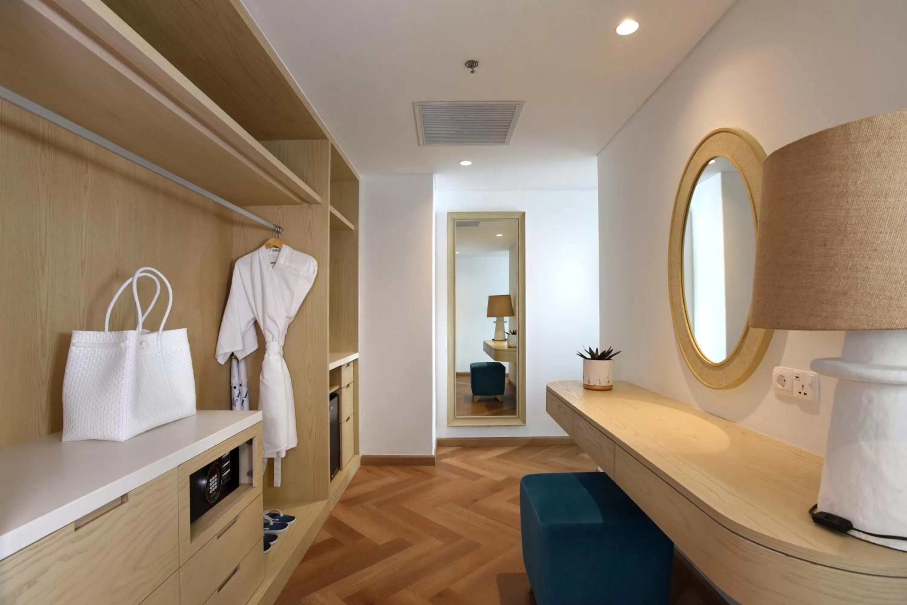 wardrobe, Bed in Royal Avila Boutique Resort