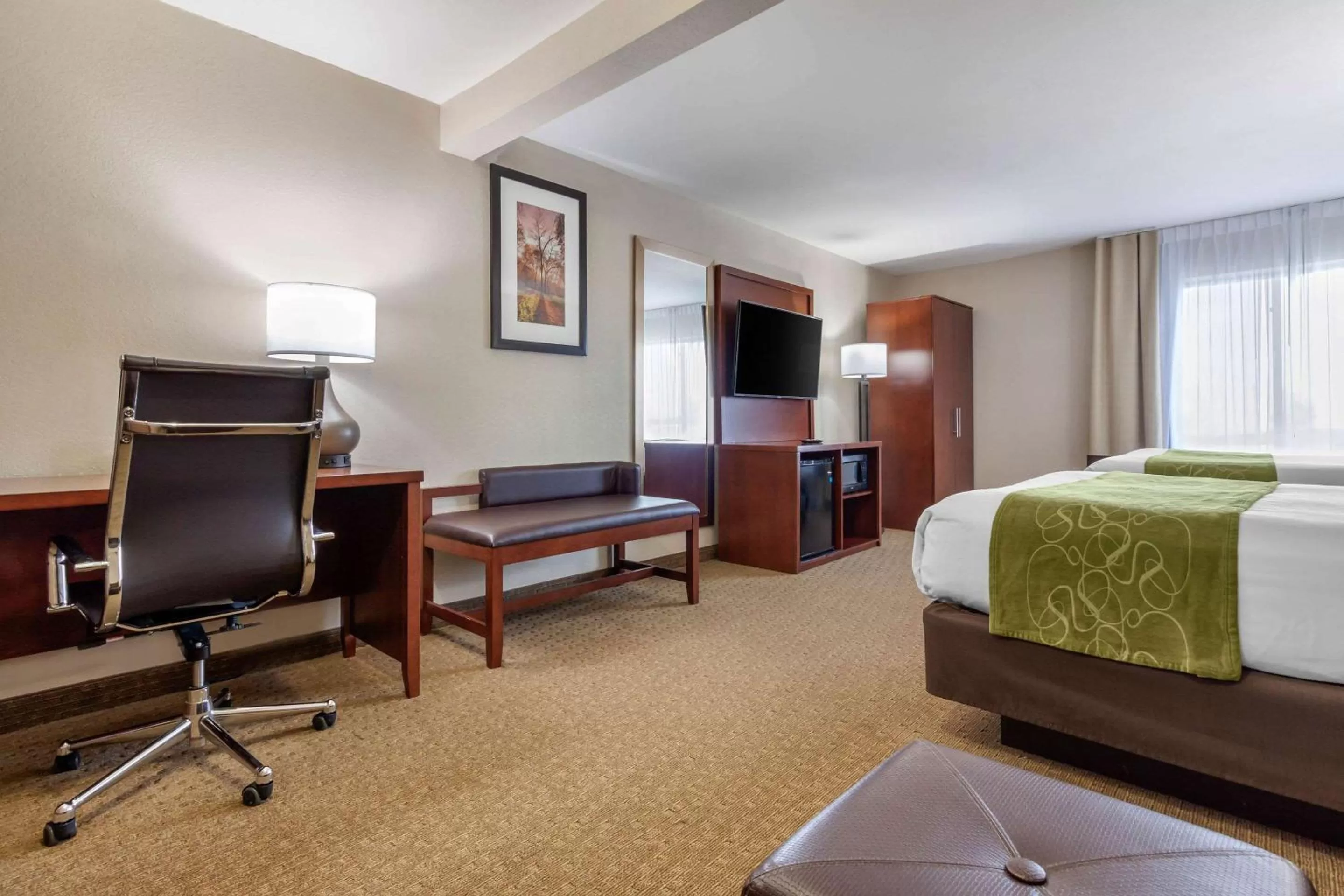 Photo of the whole room, Bed in Comfort Suites Omaha East-Council Bluffs