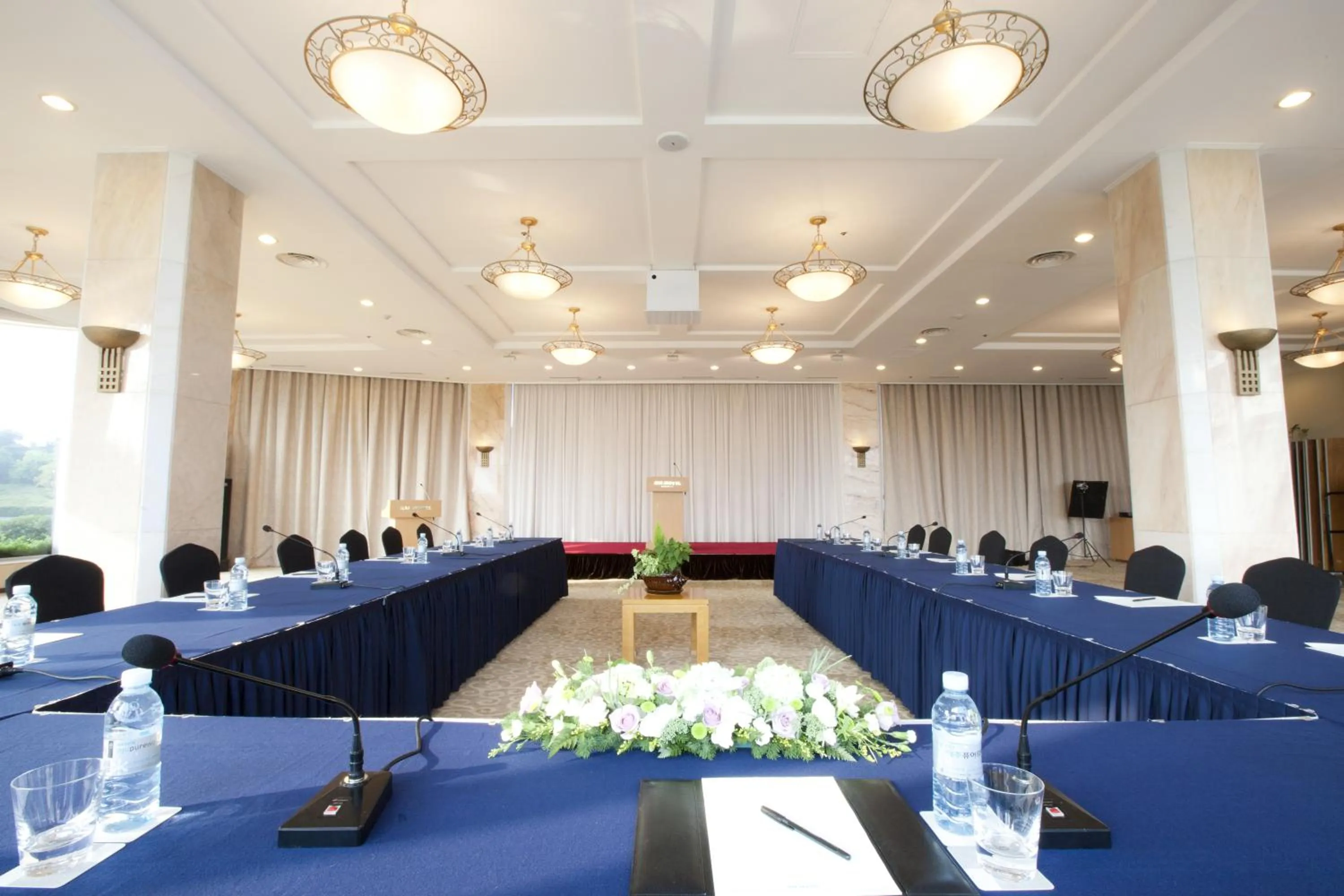 Business facilities in Seogwipo KAL Hotel