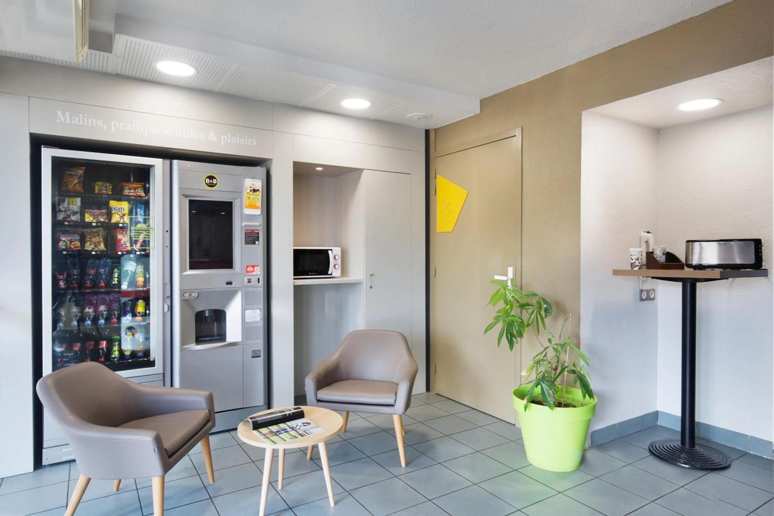 Food and drinks in B&B HOTEL Lyon St Priest