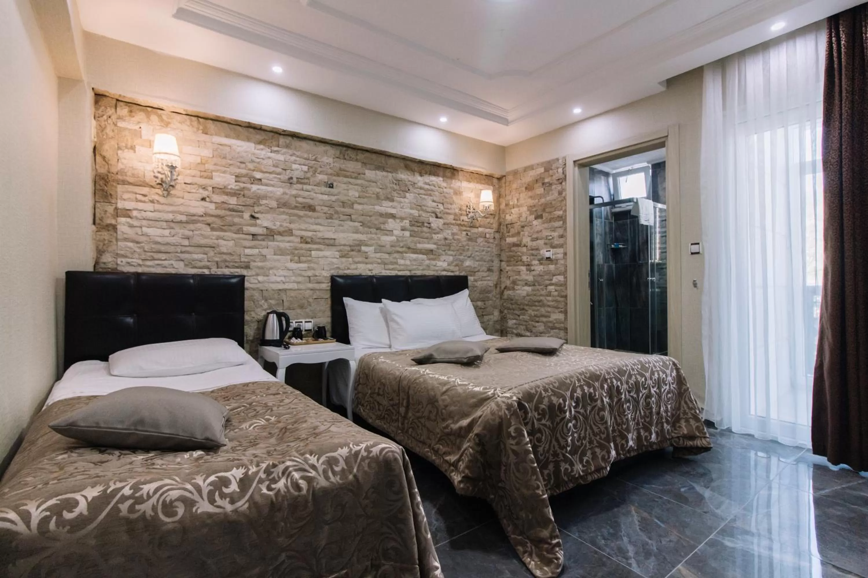 Bed in Melrose Pansiyon