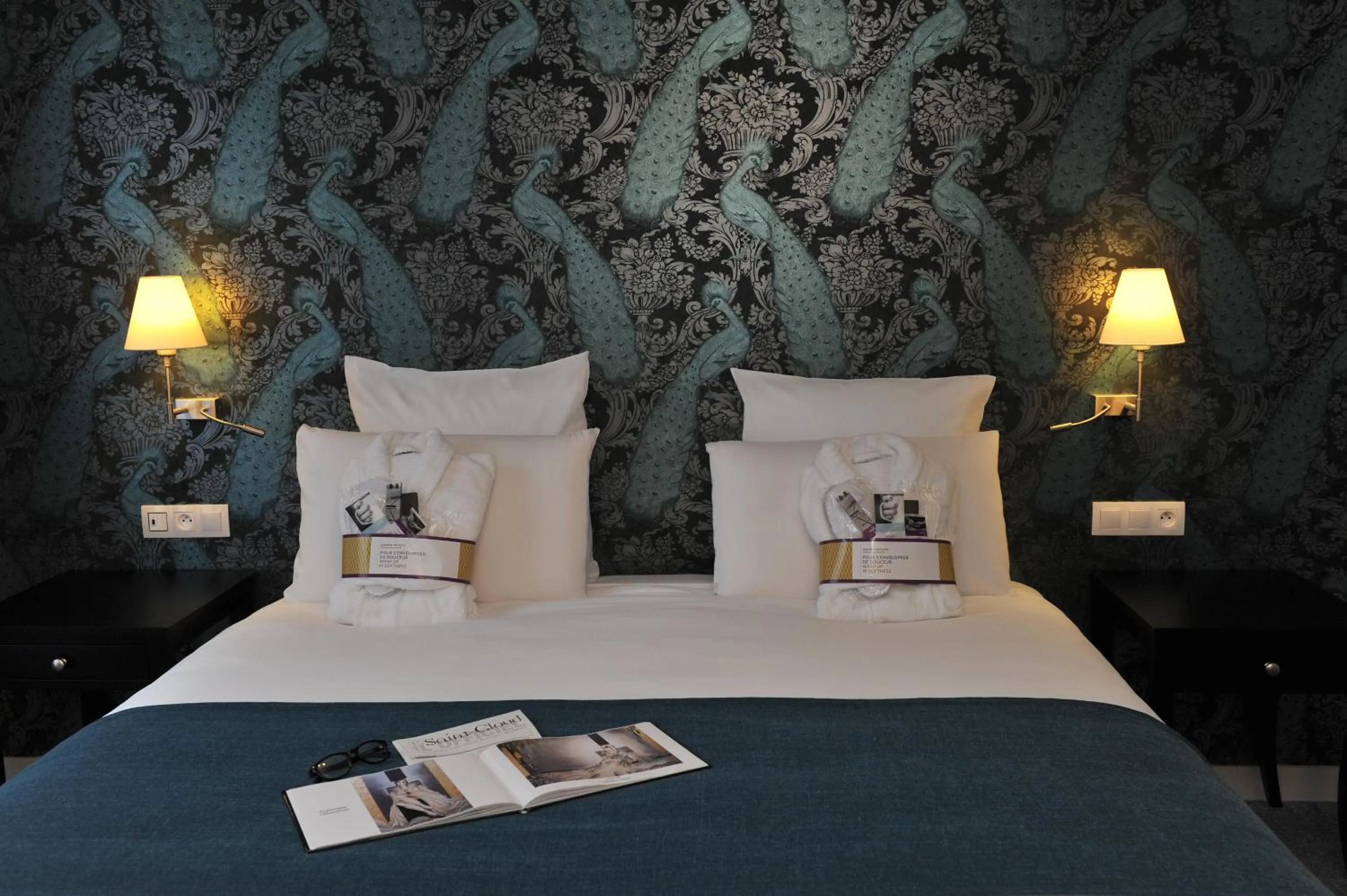 Bed in Mercure Paris Saint Cloud Hippodrome