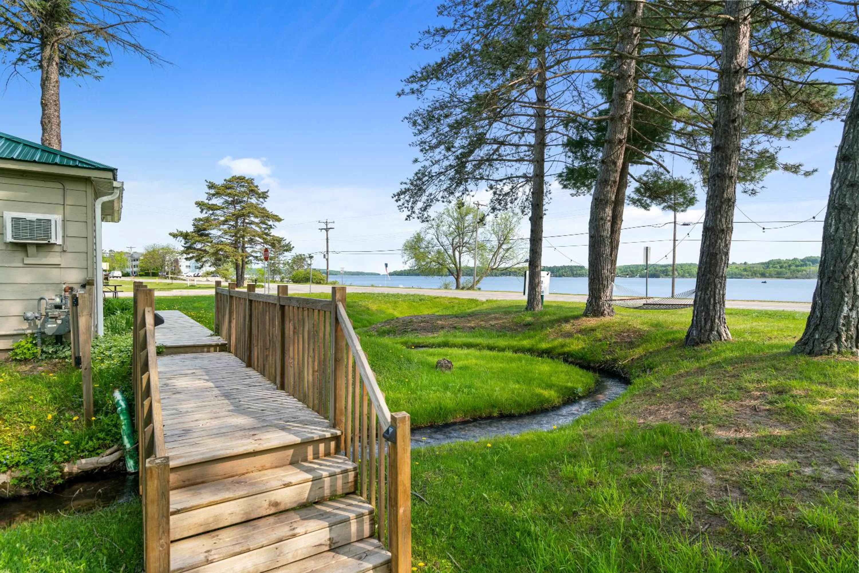Property building, Garden in South Arm Retreats