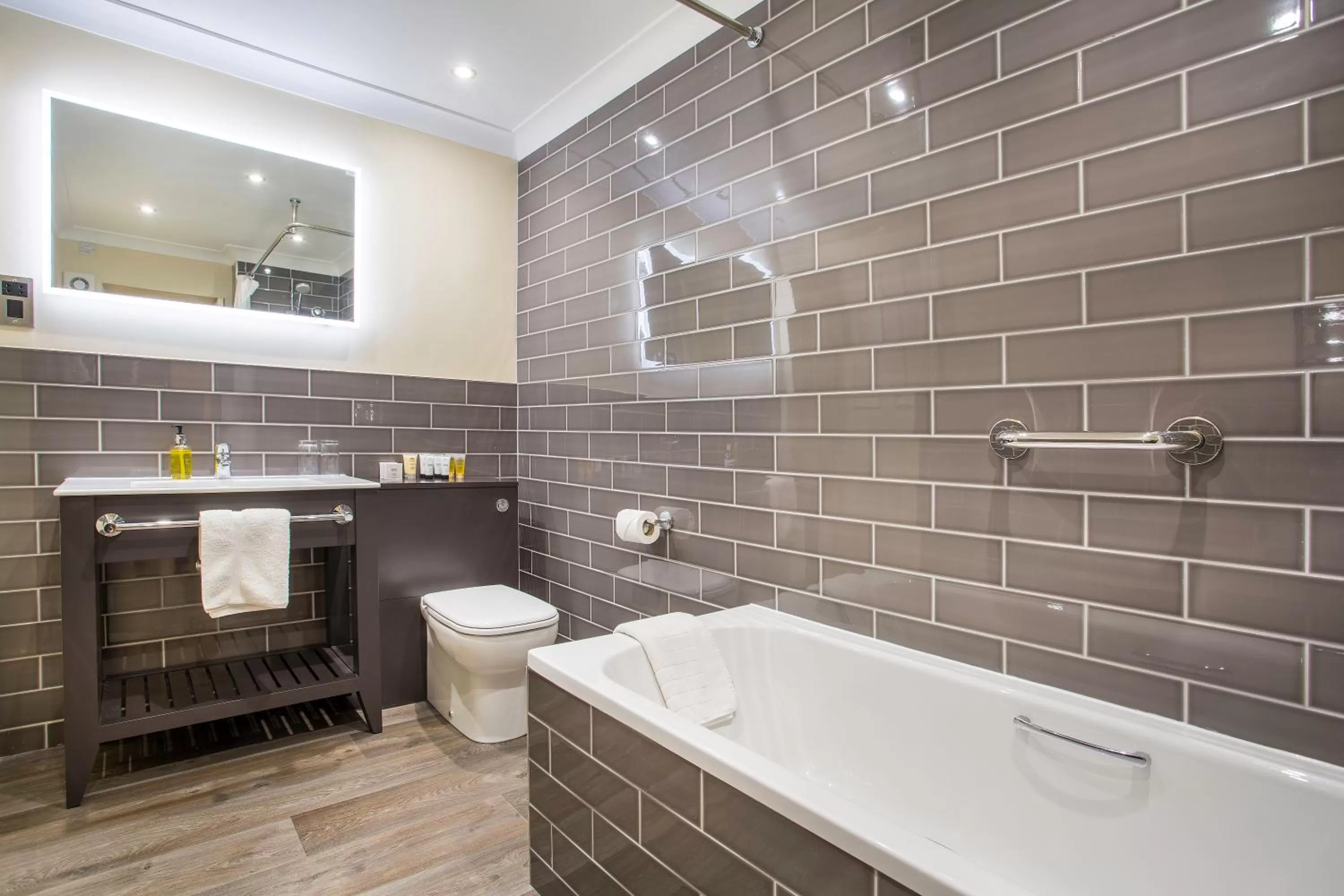 Bathroom in The Castle Hotel, Conwy, North Wales - The Coaching Inn Group