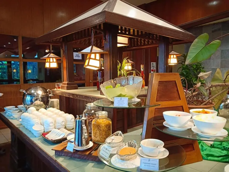 Restaurant/places to eat in Palm Beach Resort & SPA