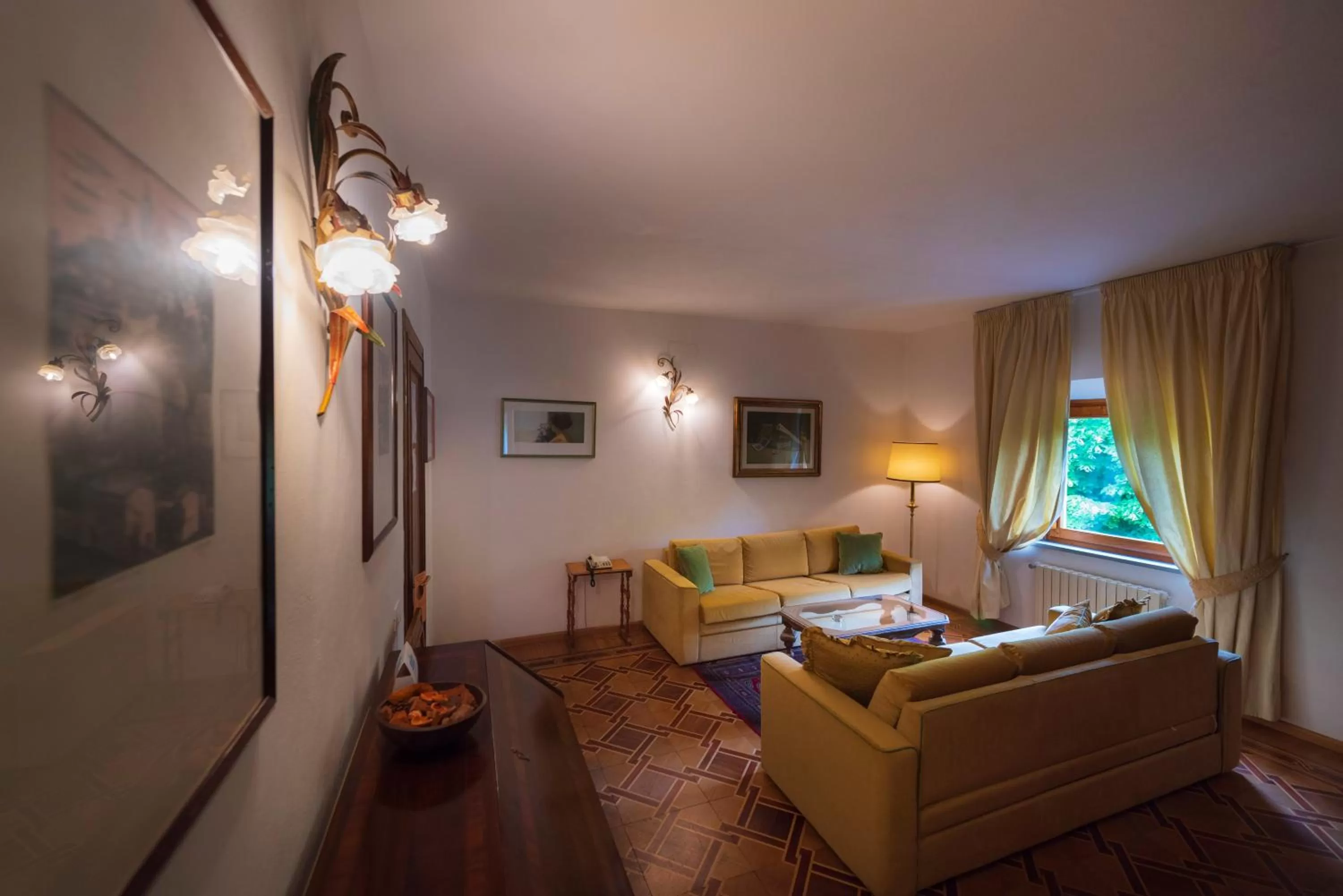Living room, Bed in Villa Scacciapensieri Boutique Hotel