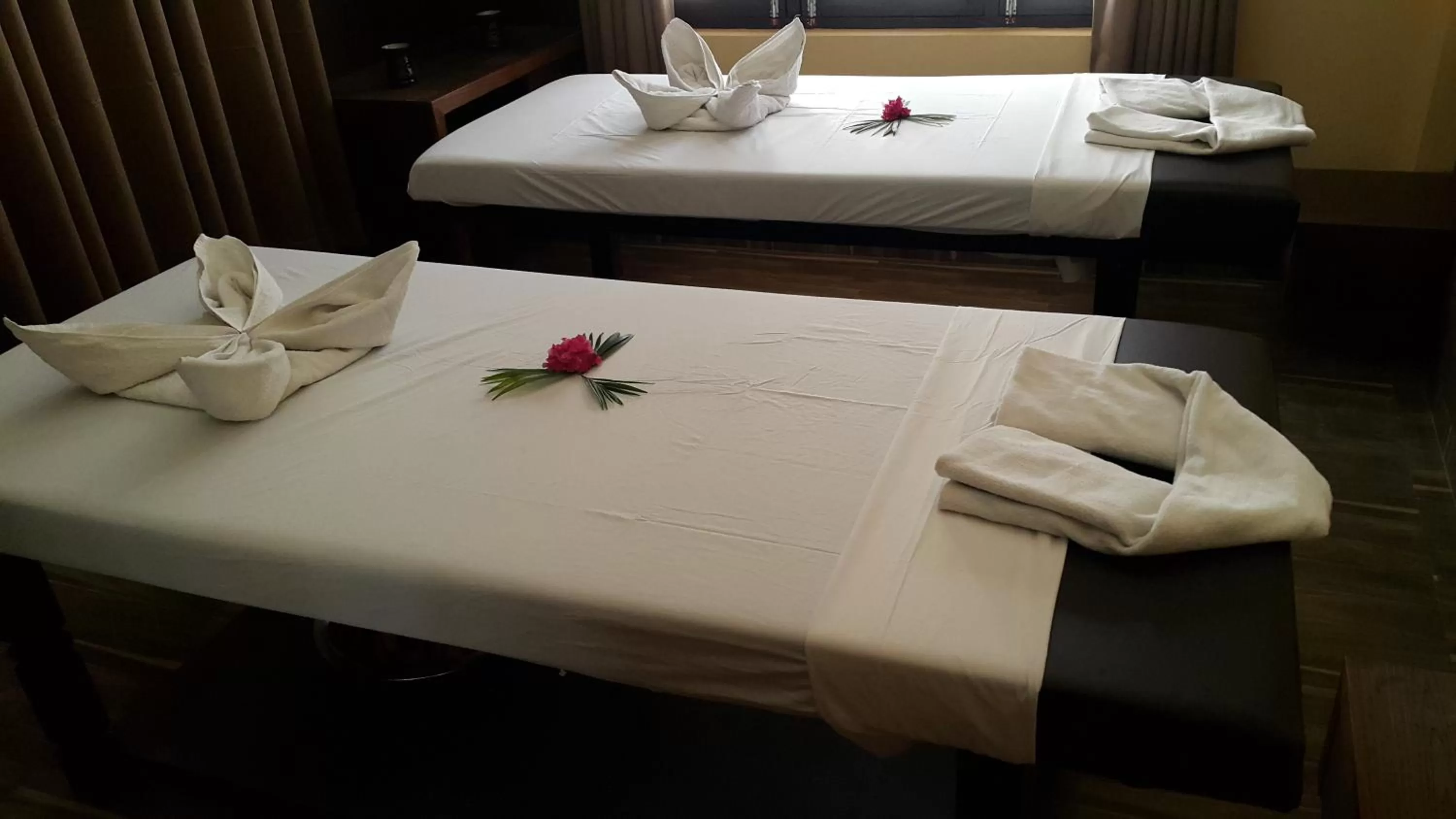 Massage in Hotel Middle Path & Spa
