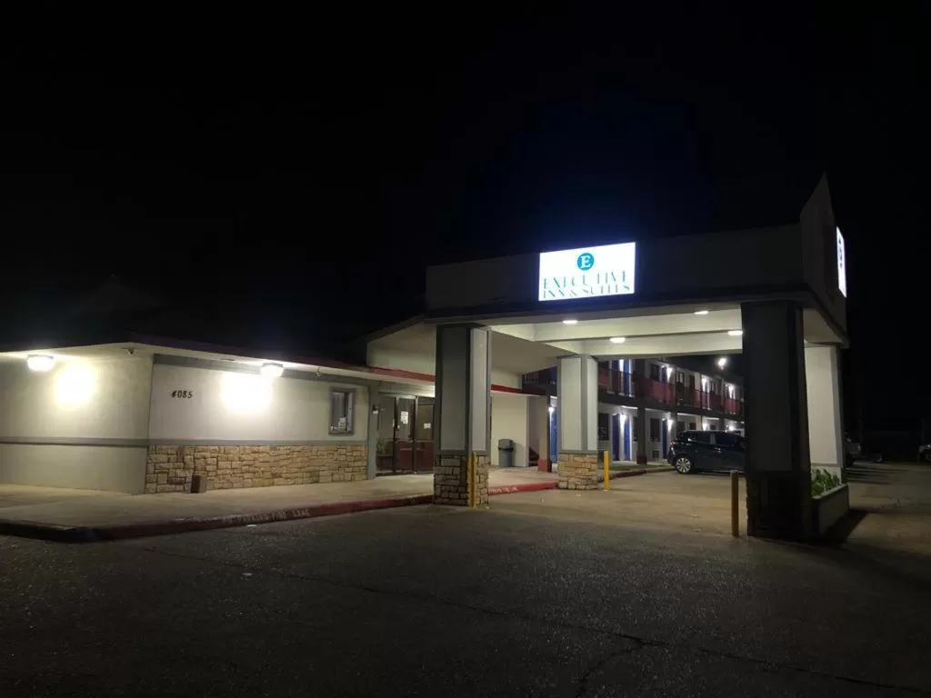 Night in Executive Inn & Suites