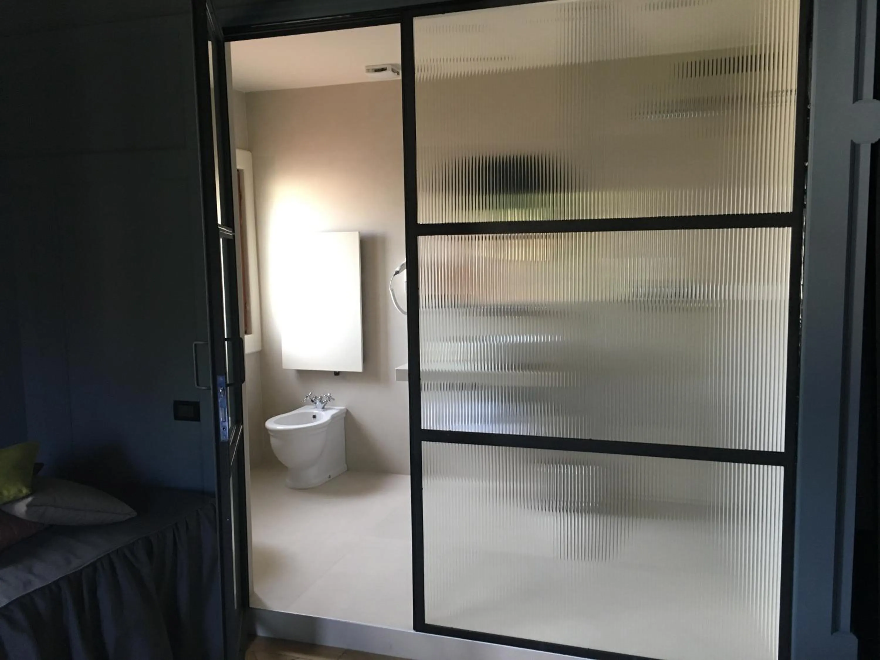 Shower in Hotel 5 Colonne