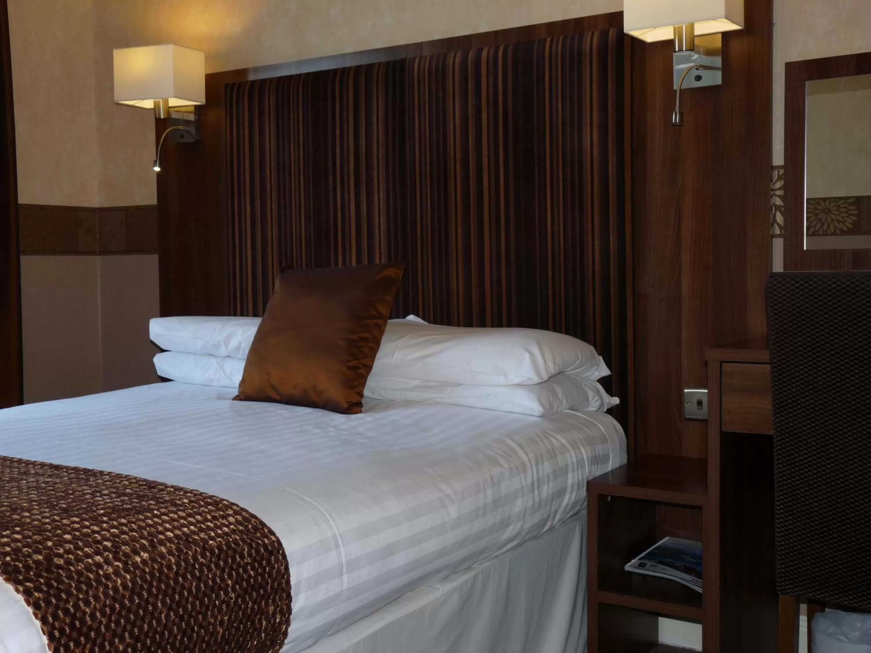 Bedroom, Bed in The Park Hotel