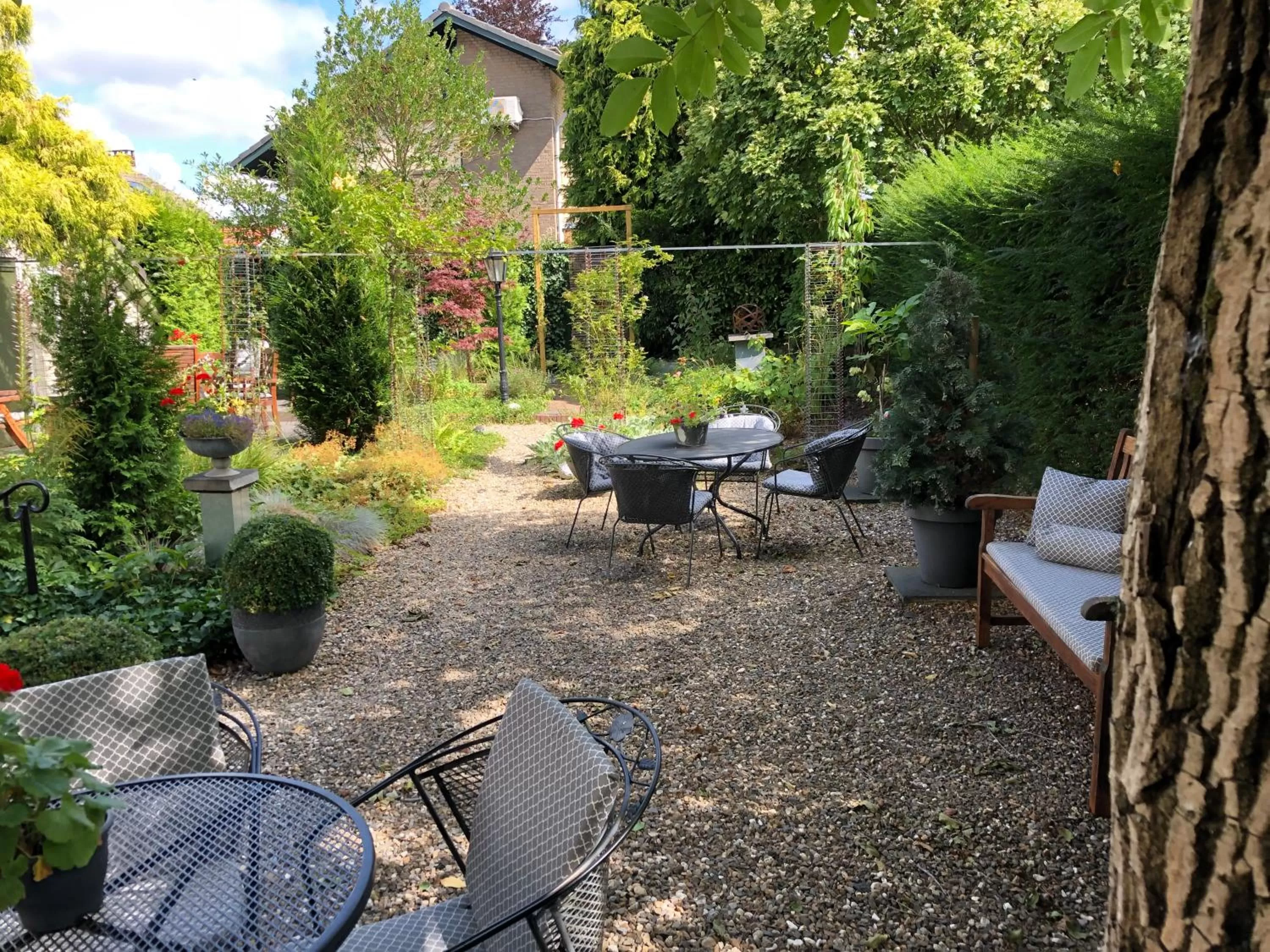 Garden in Walnut Lodge Bed & Breakfast