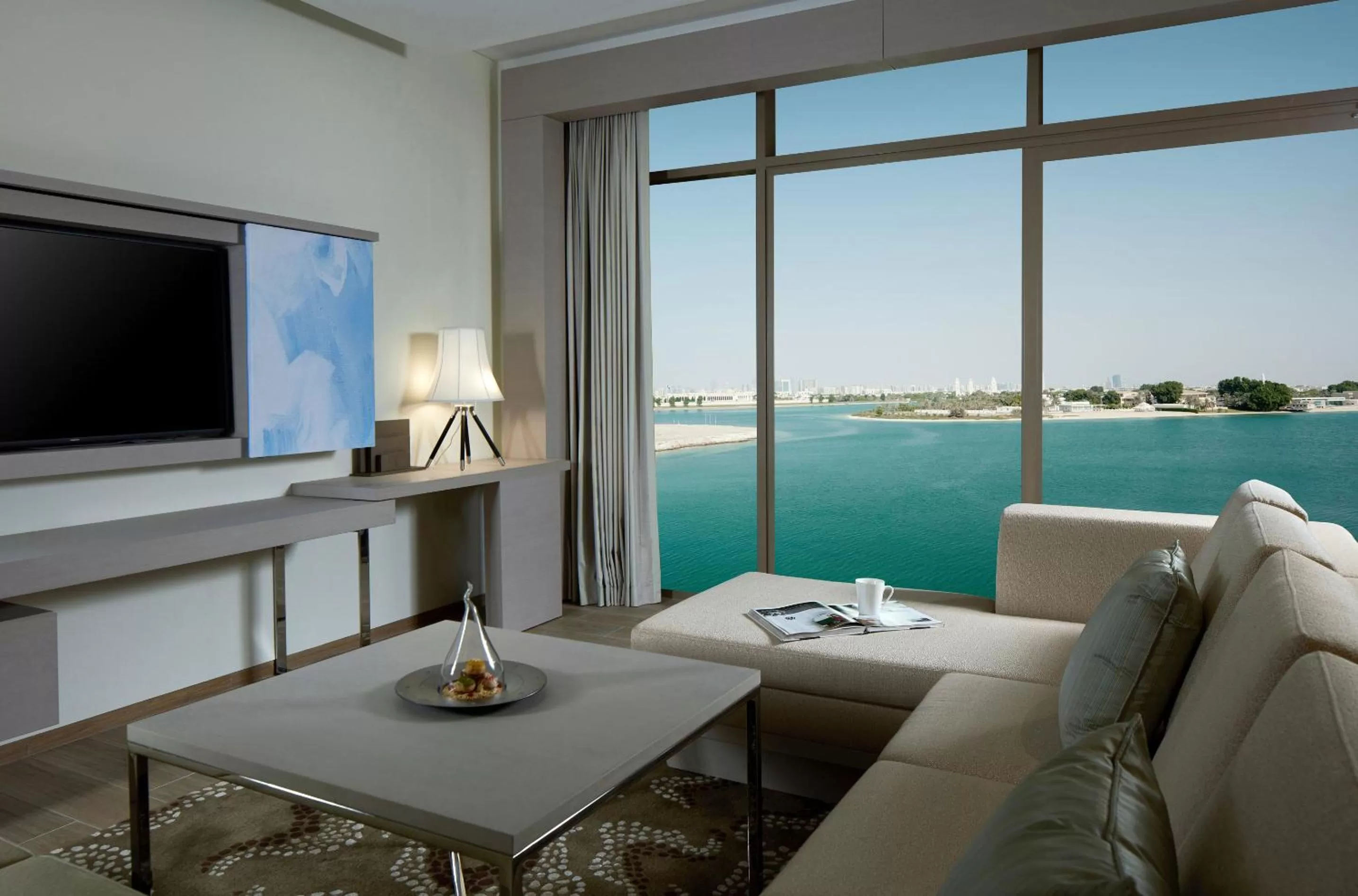Living room in Royal M Hotel Abu Dhabi by Gewan