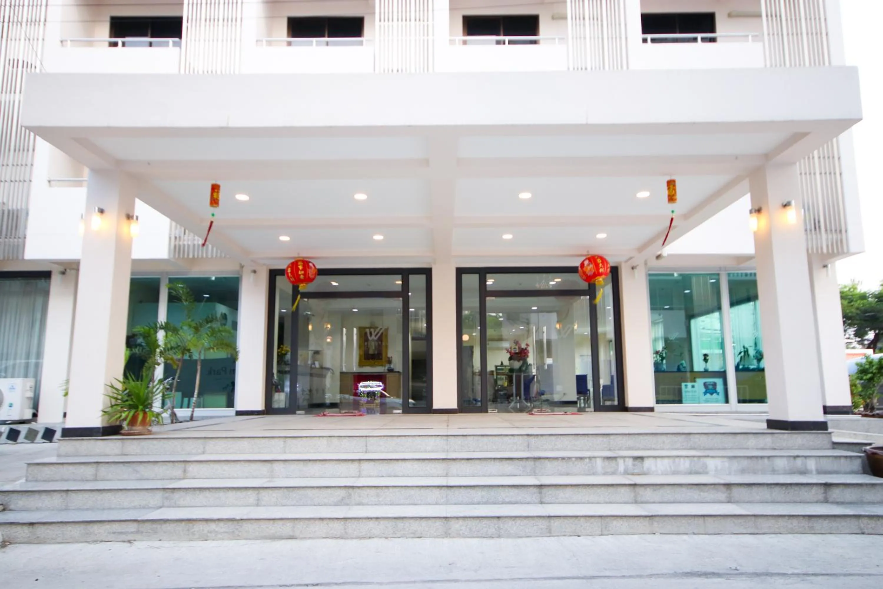 Facade/entrance in White House Bizotel