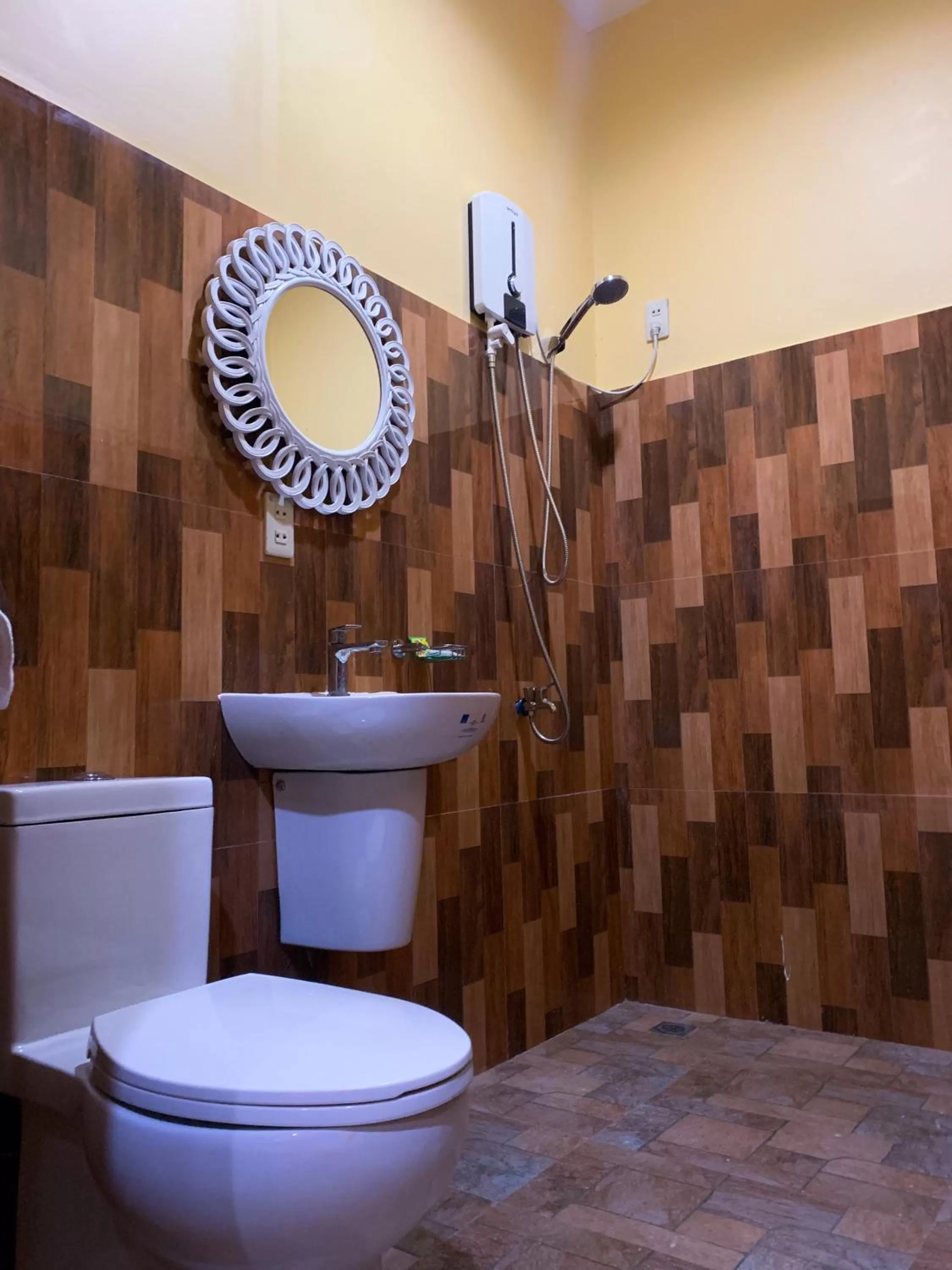 Shower in Mabini Hotel