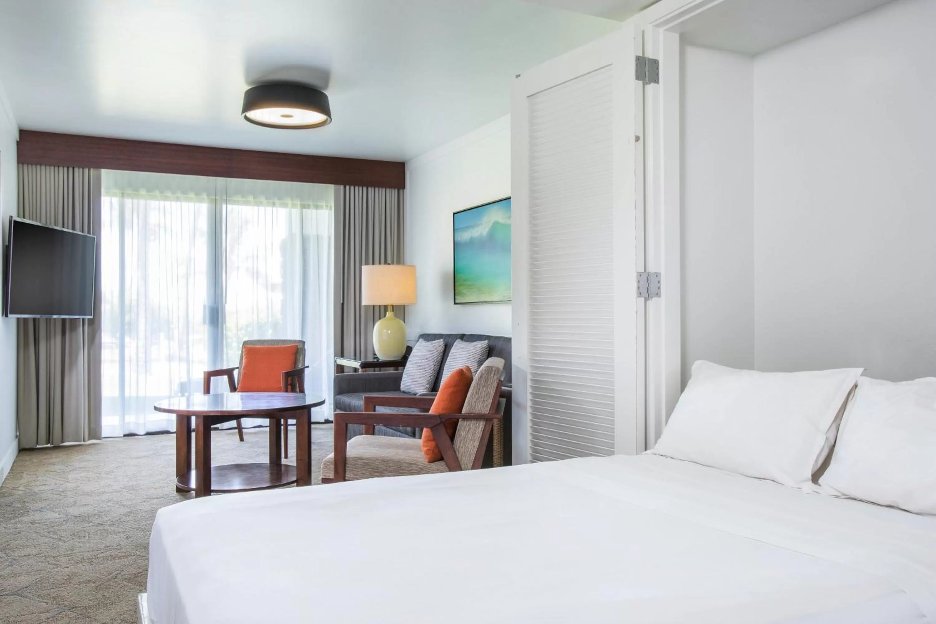 Photo of the whole room, Bed in Sheraton Maui Resort & Spa