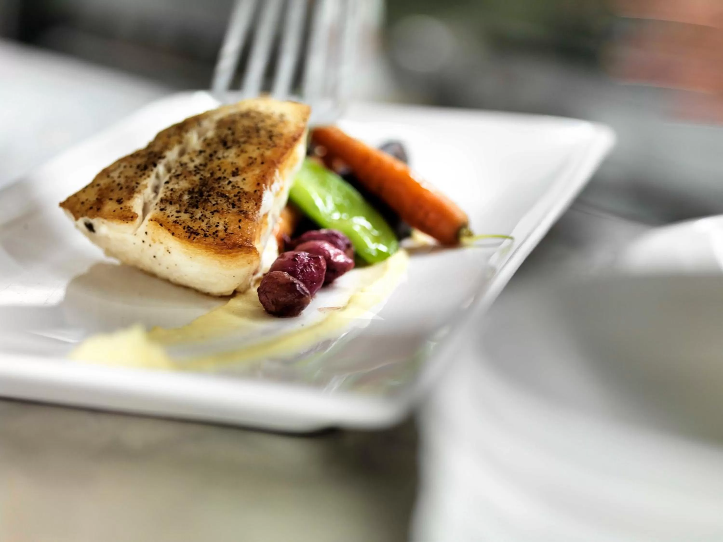 Restaurant/places to eat in Chateau Victoria Hotel & Suites