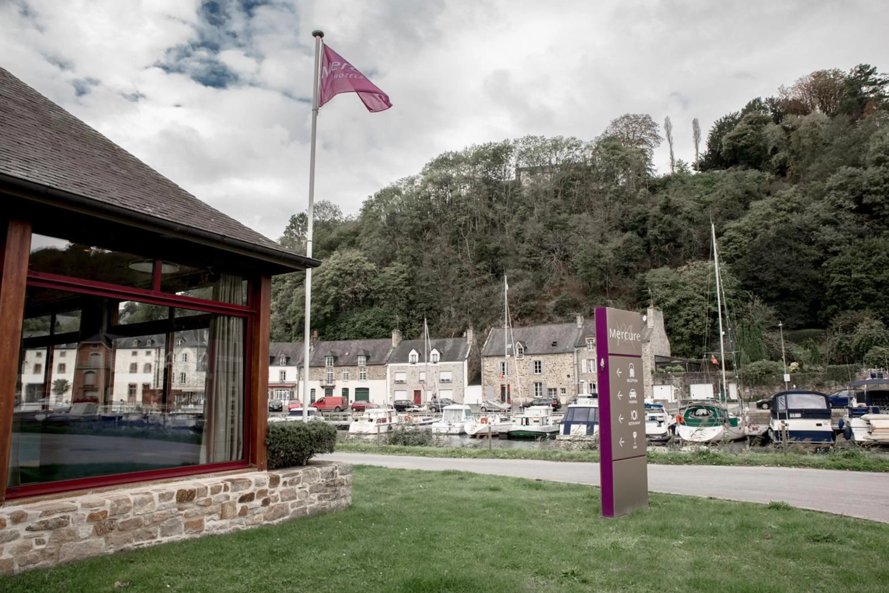 Facade/entrance in Mercure Dinan Port Le Jerzual