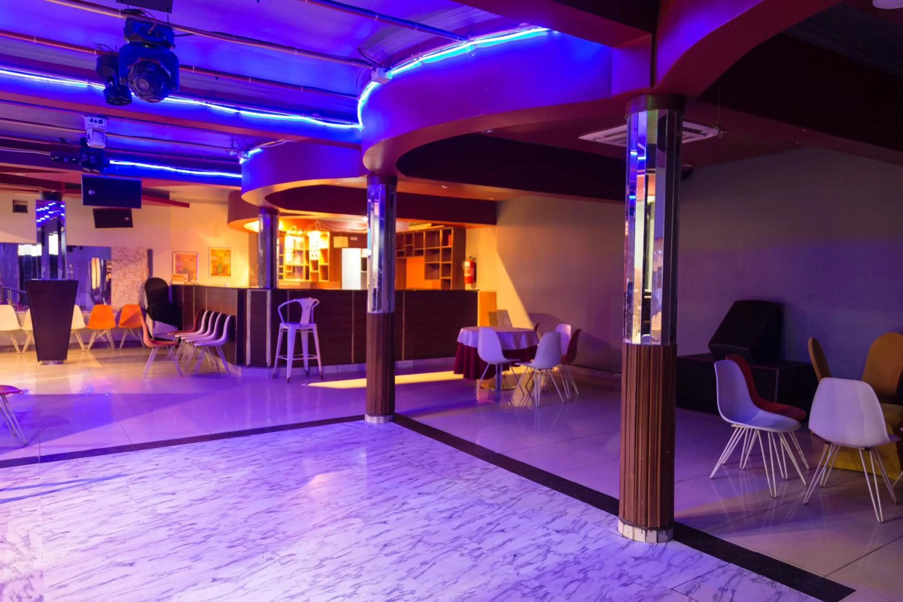 Nightclub / DJ in Olympic Hotel