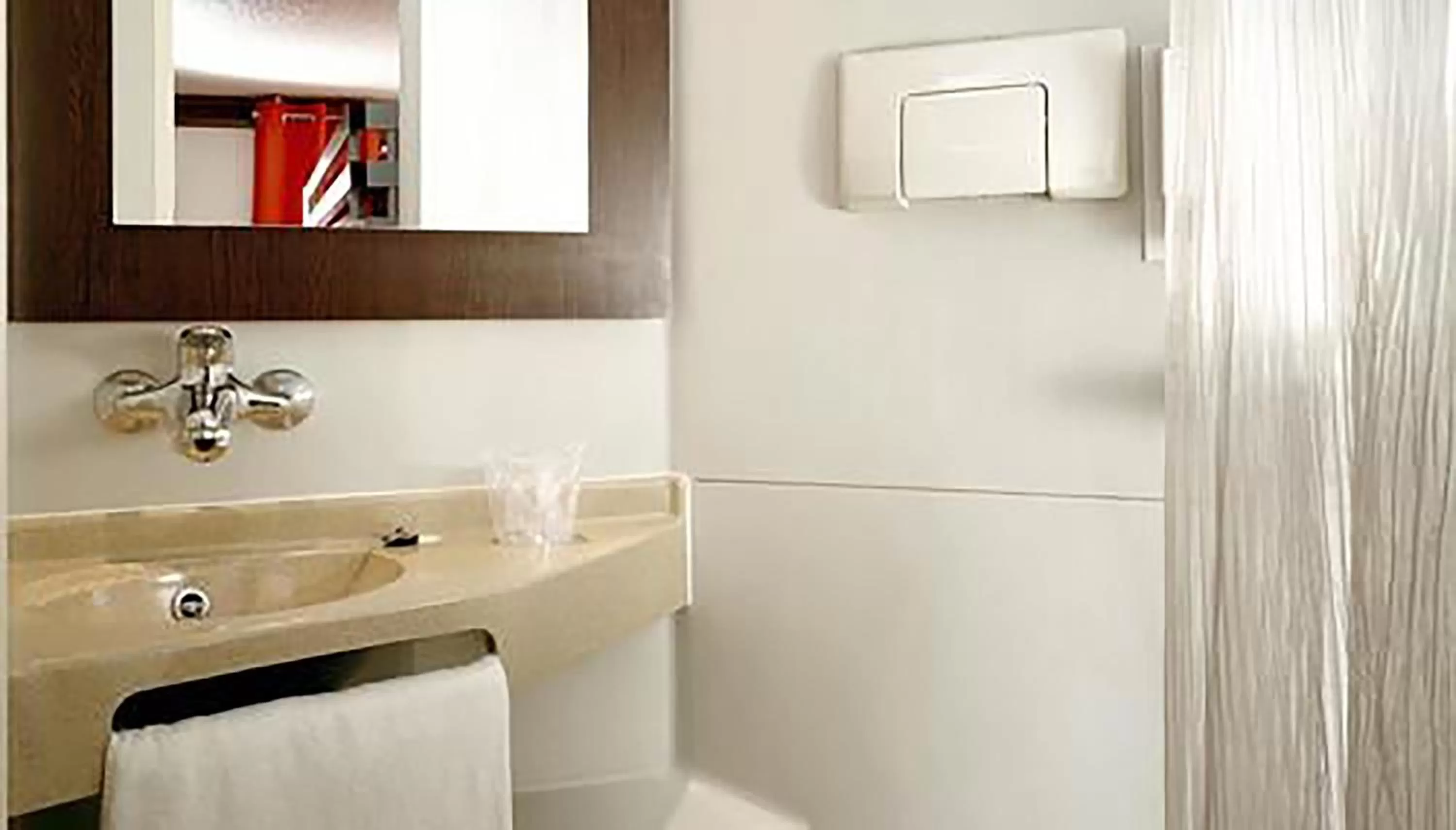 Shower in Première Classe Epinay Sur Orge Savigny Sur Orge