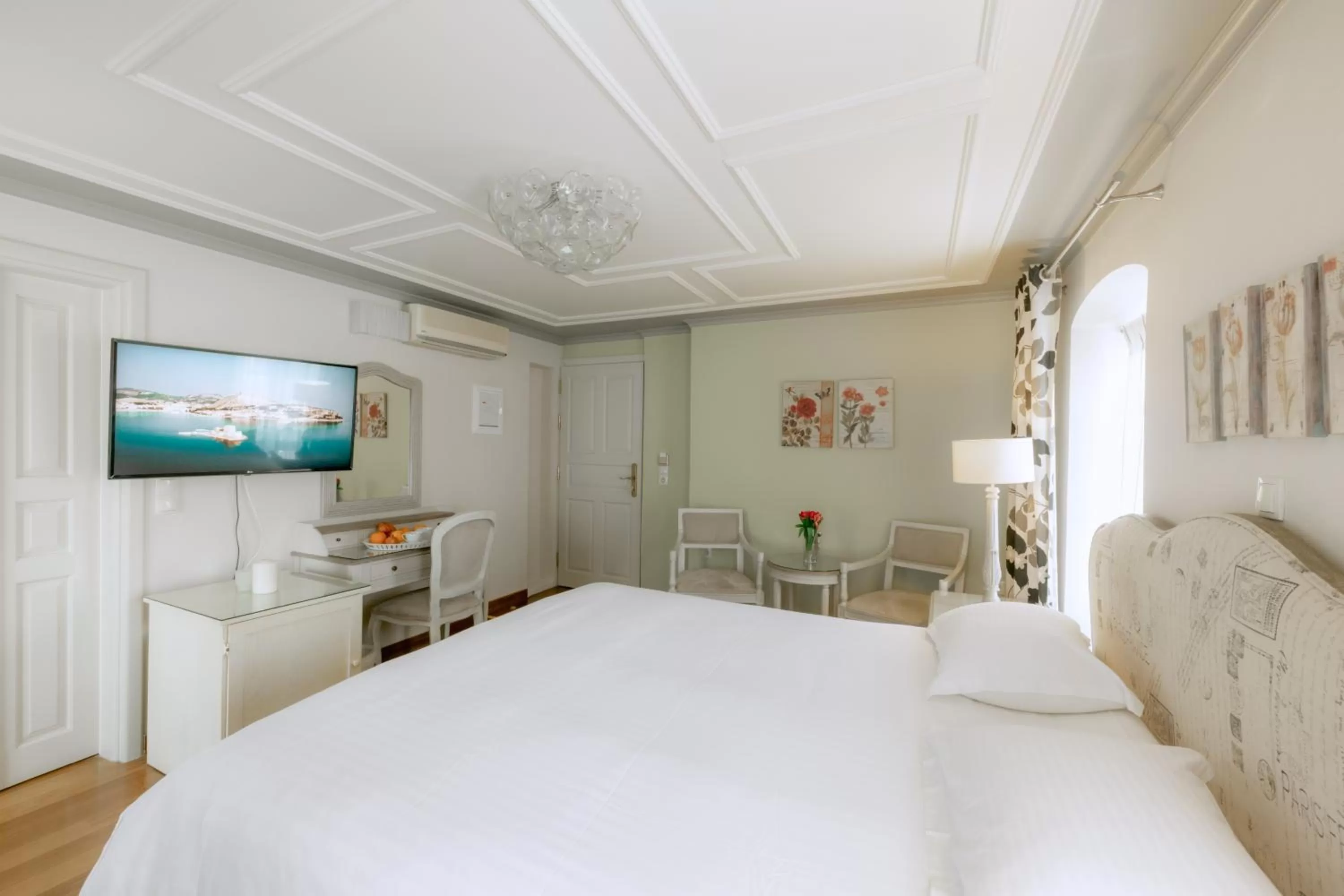 TV and multimedia, Bed in Kastello Hotel