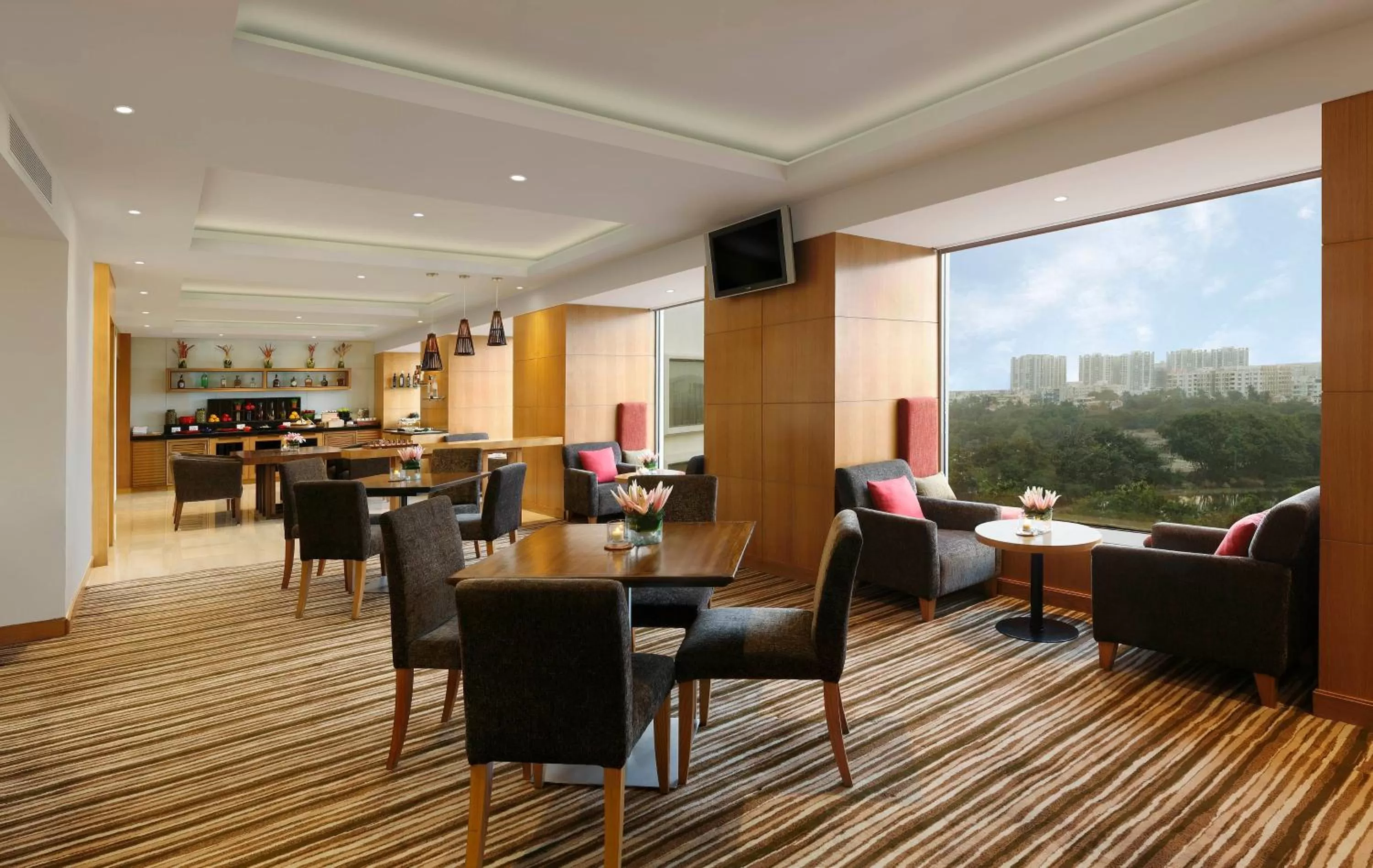 Lounge or bar in Novotel Hyderabad Convention Centre