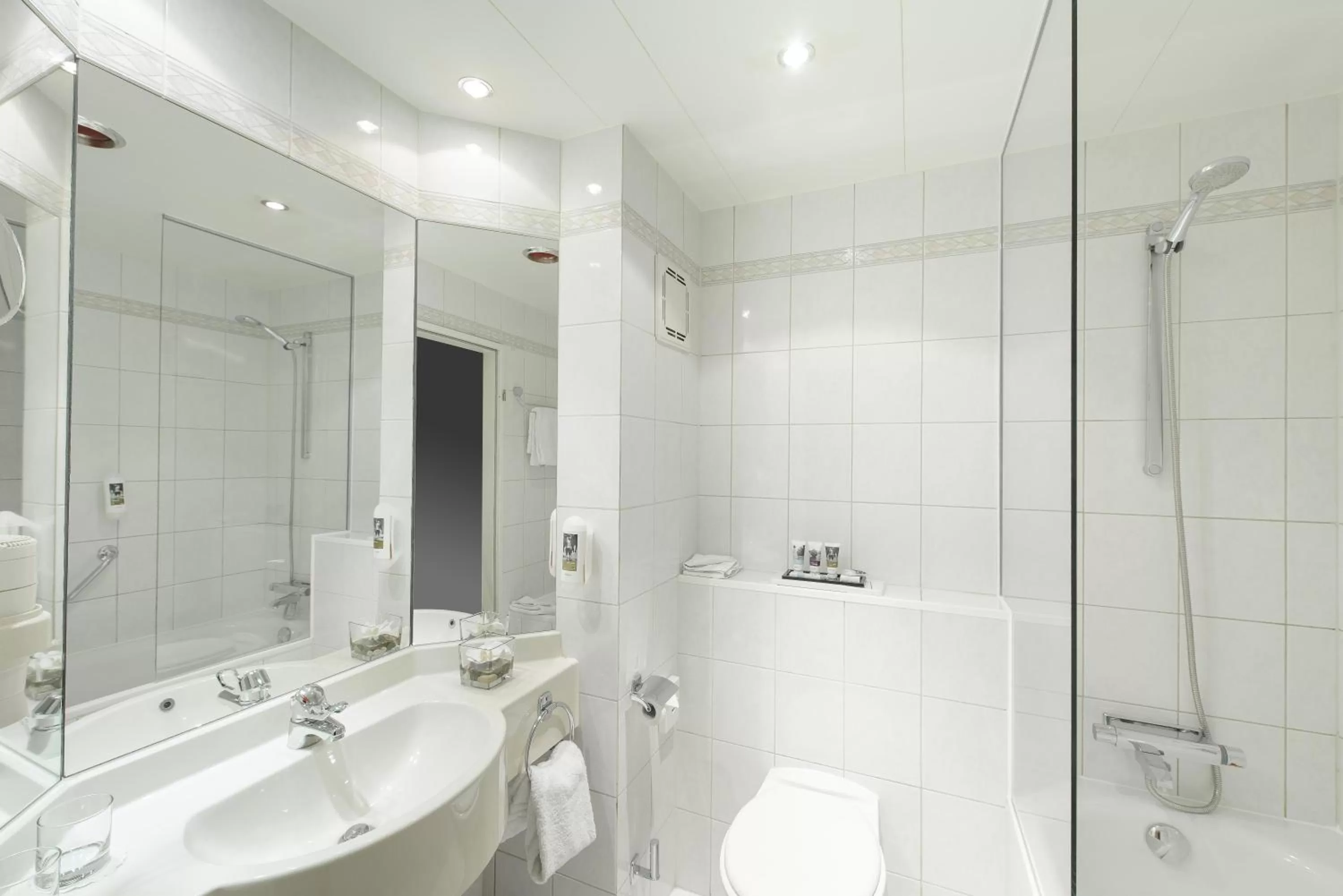 Bathroom in Mercure Kamen Unna