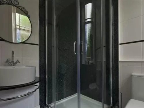 Bathroom in Alba House Hotel