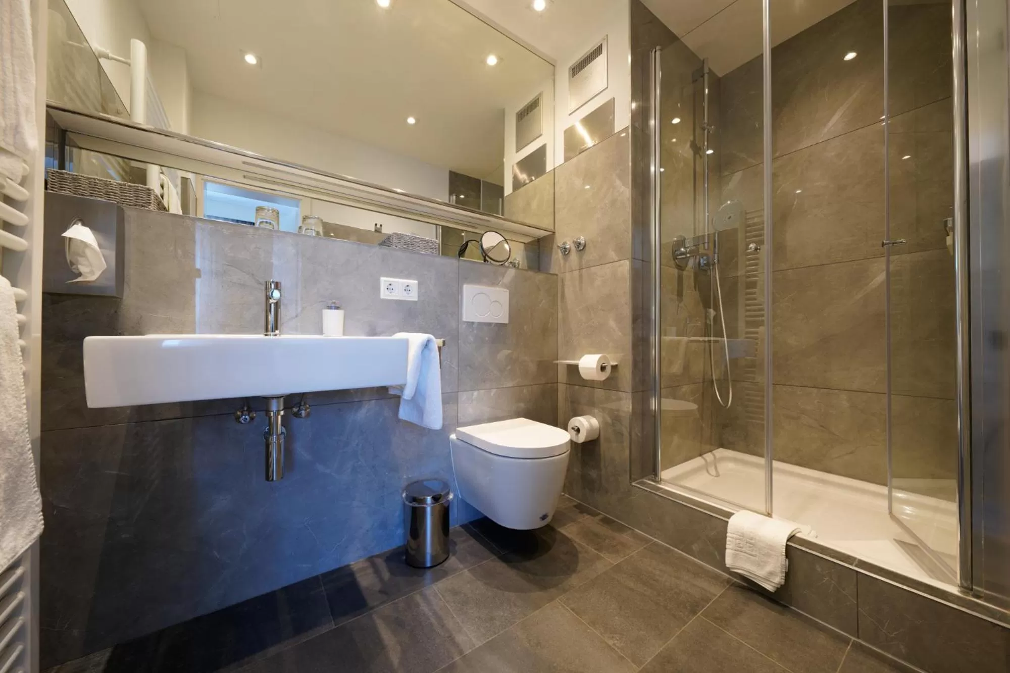 Bathroom in Hotel Bayerischer Hof