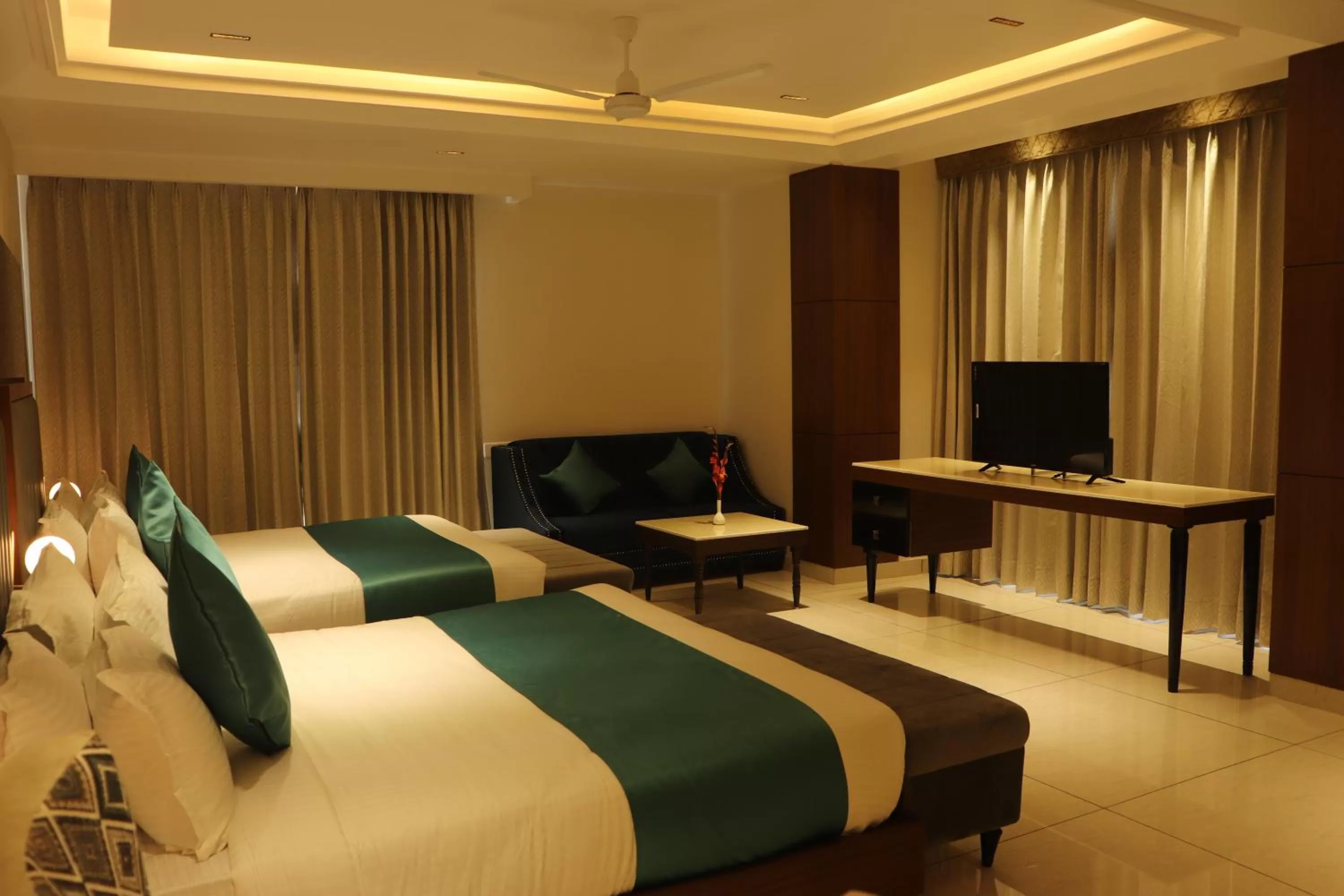 Bed in Hotel Green - Behind Parmarth Niketan