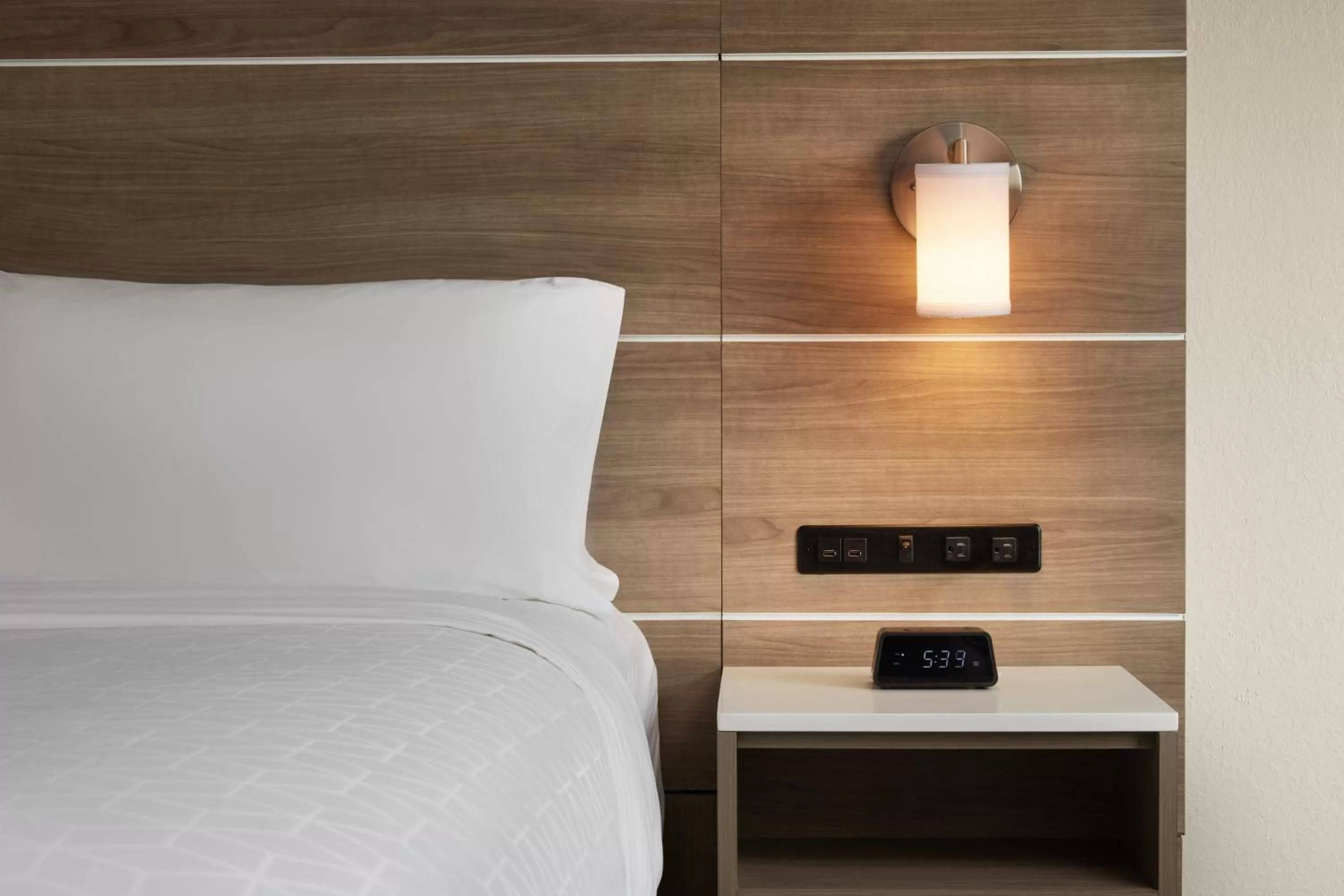 Photo of the whole room, Bed in Holiday Inn Express & Suites Gulf Breeze - Pensacola Area by IHG